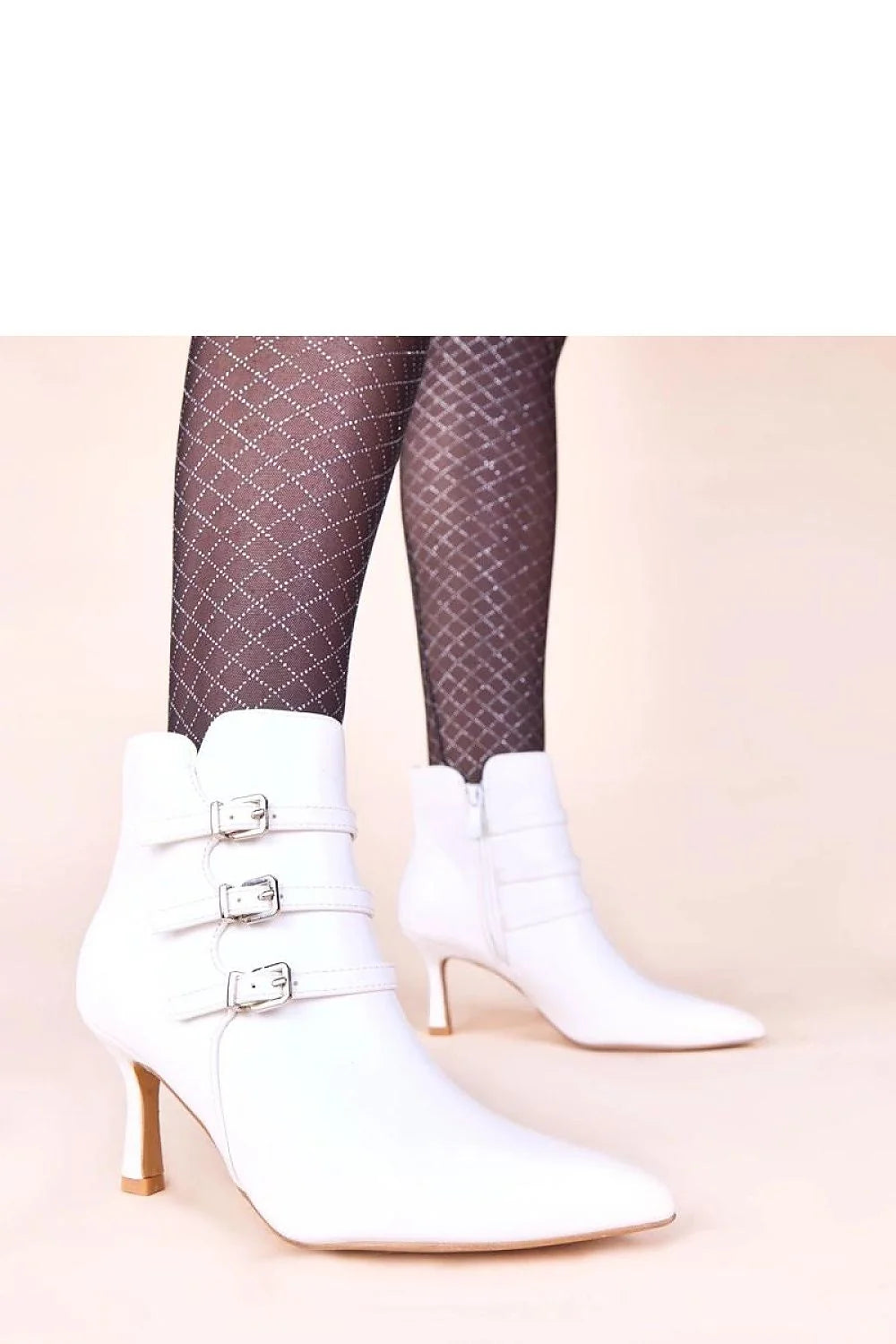 bottines blanches talons hauts cheville bout pointu cuir artificiel lisse fermeture éclair latérale brides réglables boucles argentées confortables élégantes polyvalentes