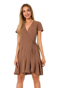 Robe de jour élégante à encolure V manches courtes ceinture latérale volants tissu aéré couleur marron terre femme