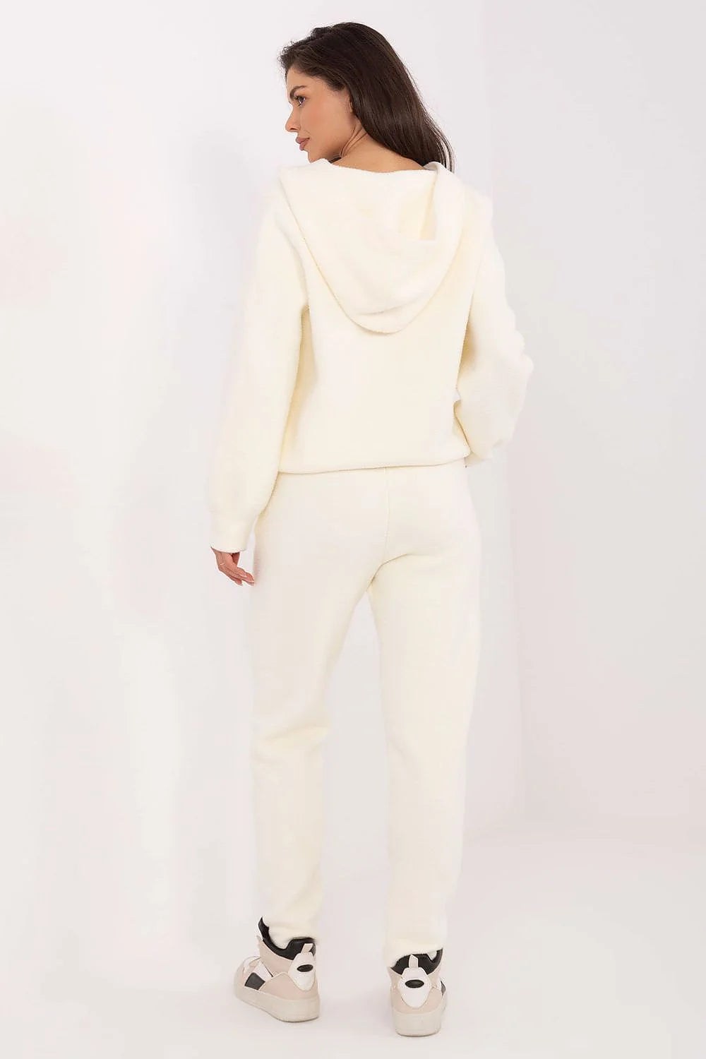 ensemble loungewear femme sweat capuche zippé court jogger fuselé taille haute ceinture nouée poches plaquées molletonné doux angora laine écru