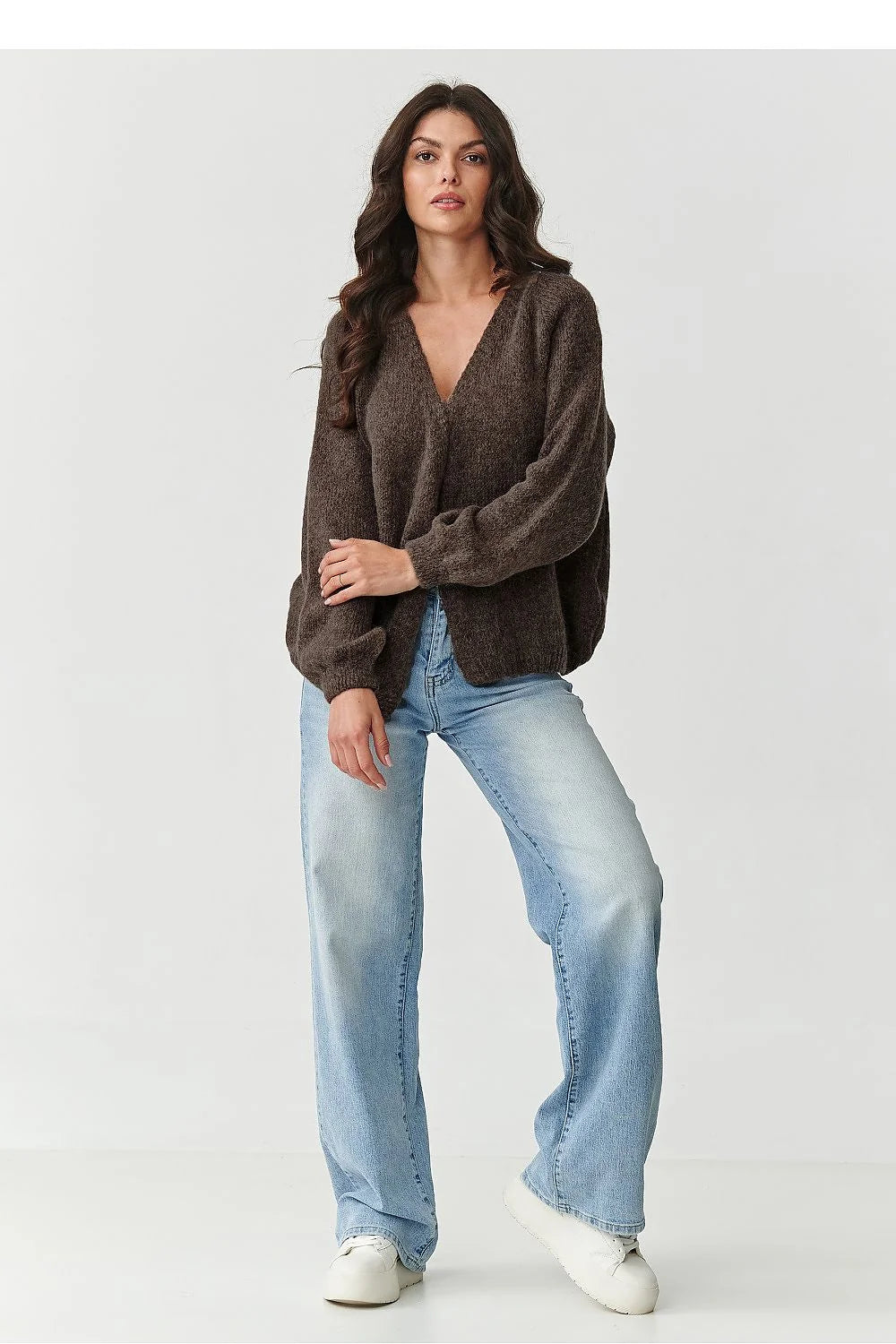cardigan court femme maille pelucheuse kidmohair laine polyamide acrylique oversize encolureV ouverturefrontale manchesbouffantes poignetscôtelés bascôtelé longueurhanches couleurmarron confortable respirant élégant