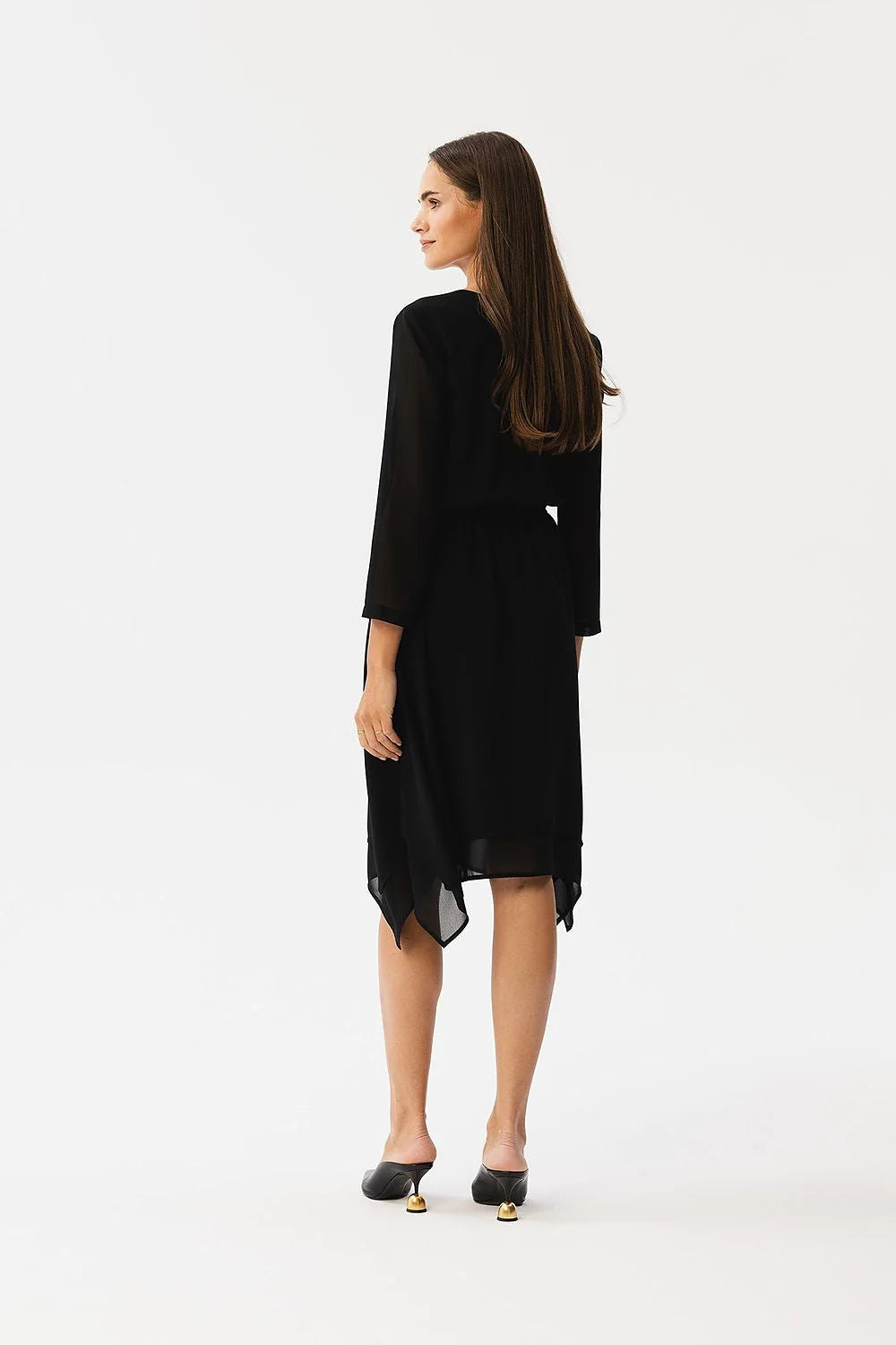 Robe cocktail élégante noire mousseline de soie encolure V manches 3/4 ourlet asymétrique femme taille ajustable