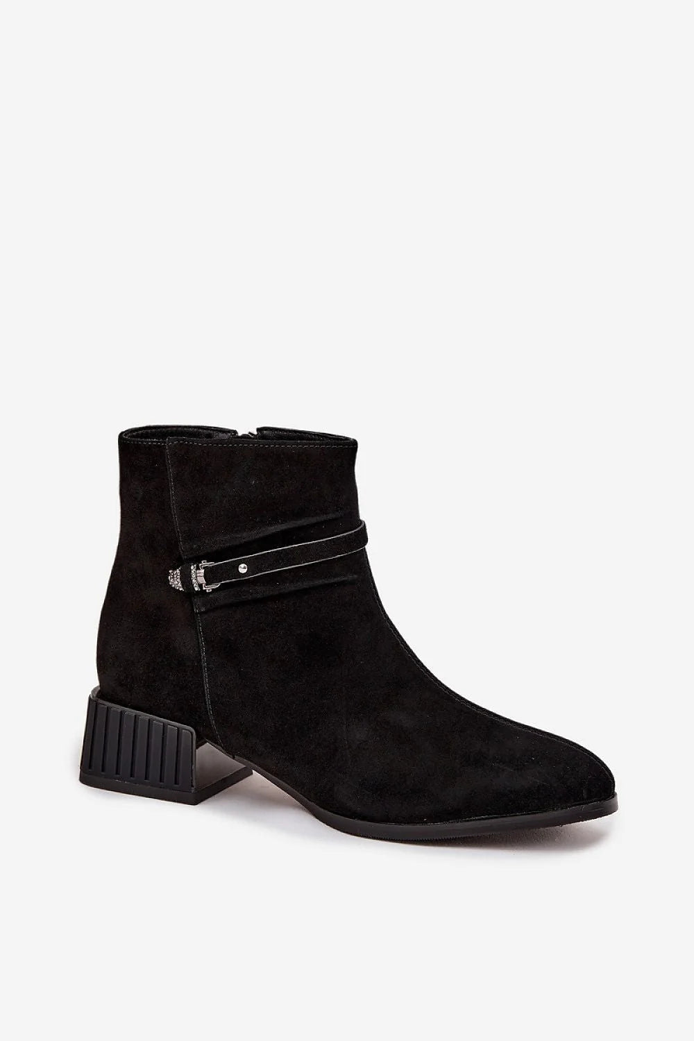 bottines daim naturel féminine élégante confortable talon bloc stable doublure chaude fermeture éclair facile enfilage bande décorative couture avant chic