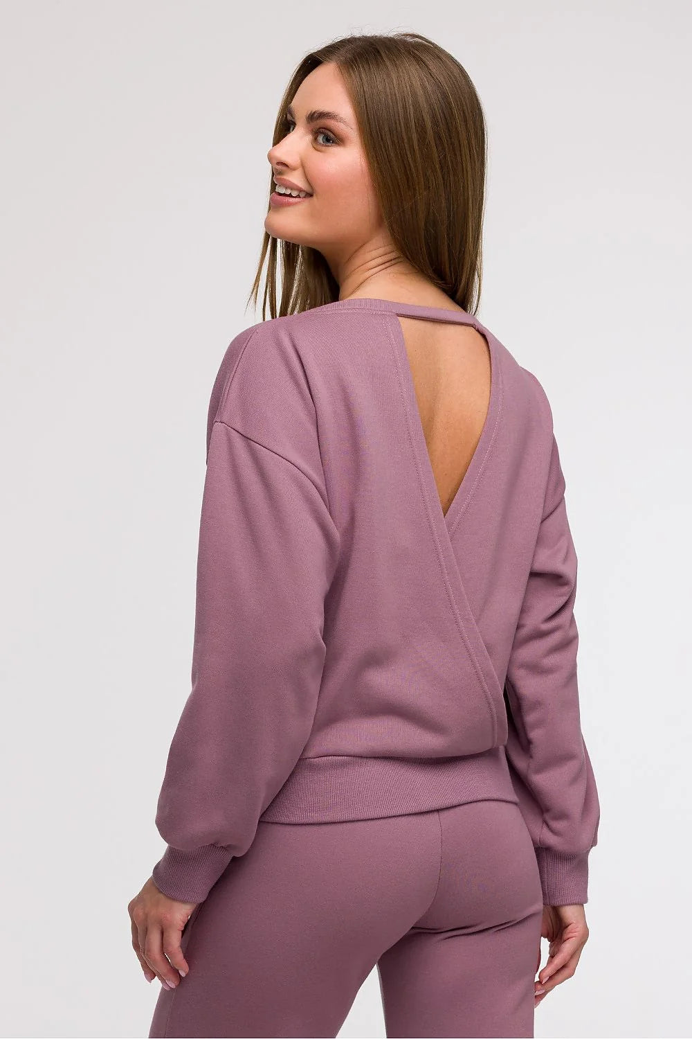 Ensemble sweat-shirt et pantalon femme couleur mauve matière douce coupe décontractée style moderne occasions quotidiennes