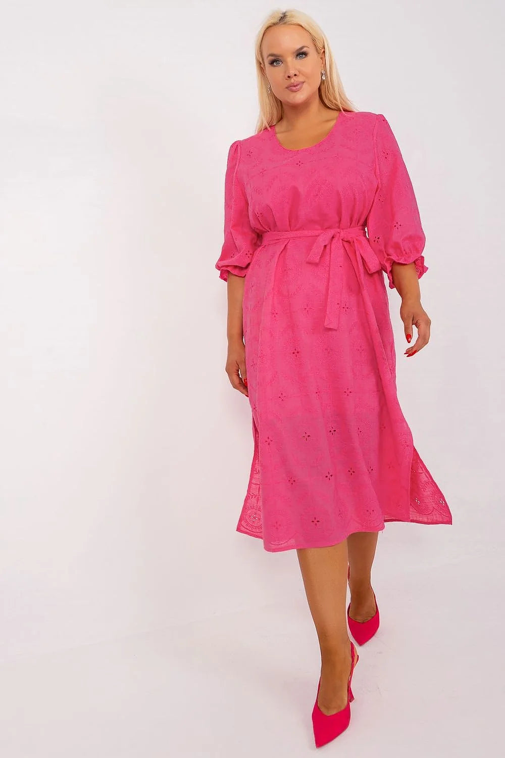 Robe grande taille élégante coton manches 3/4 encolure ronde broderie rose vif taille ajustable femme