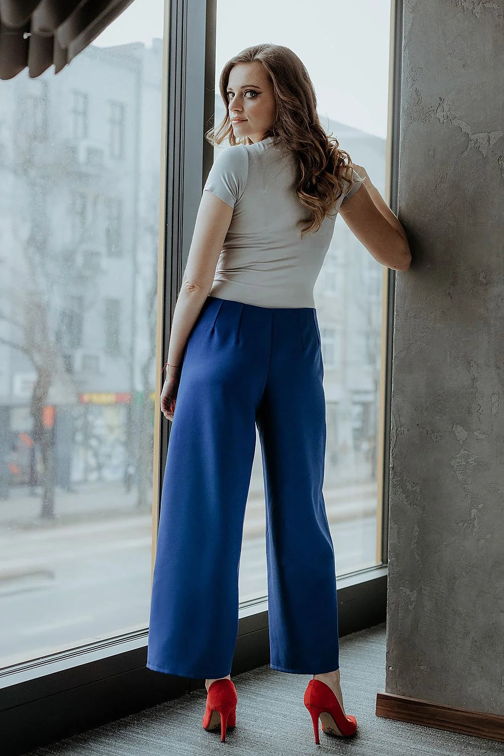 Pantalon femme Tessita 7/8 jambes larges fermeture éclair décorative couleur canard bleu polyester elasthanne taille ajustable occasion professionnelle semi-formelle
