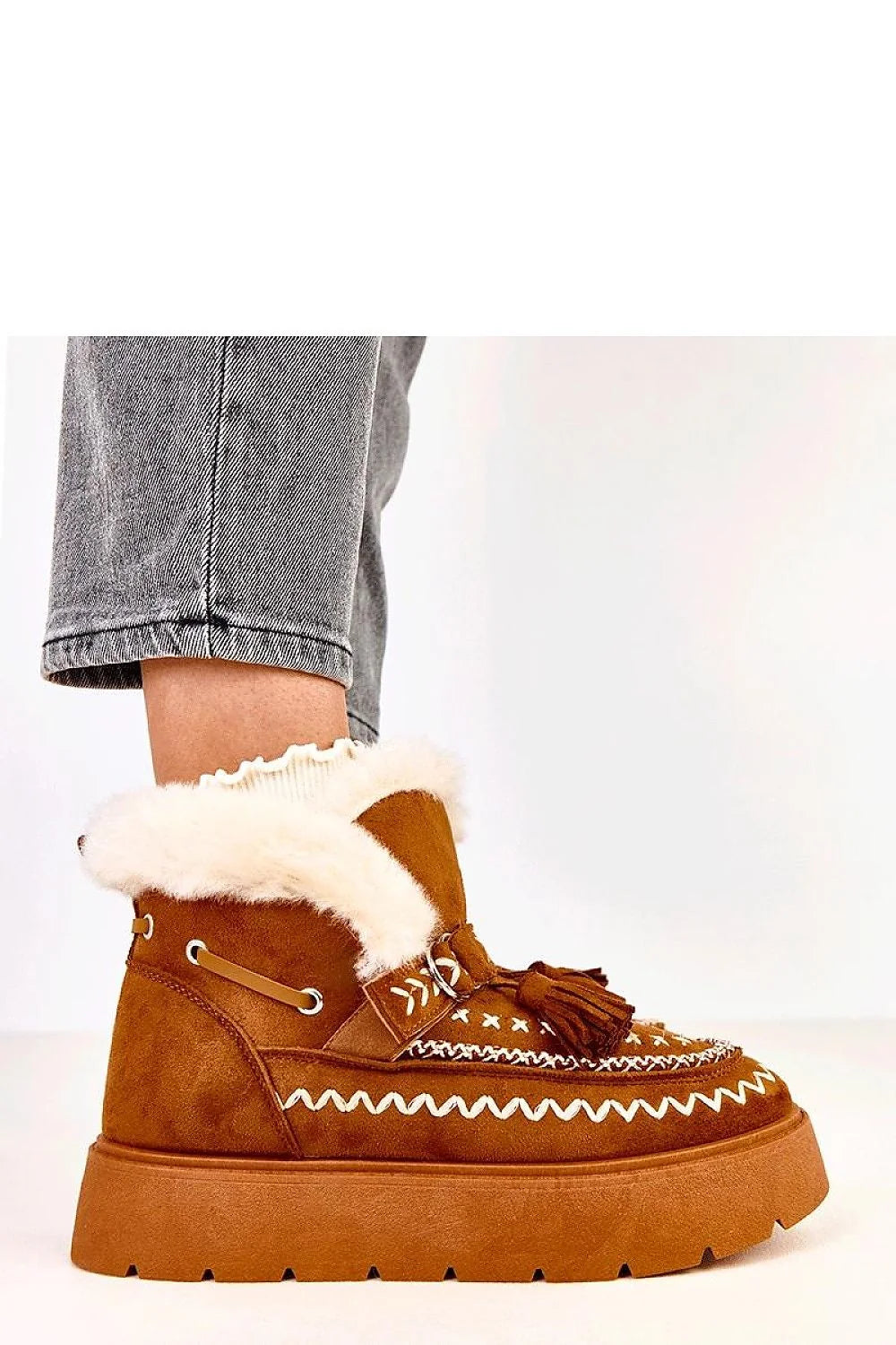 bottines femme daim camel suédé écologique doublure fourrure synthétique chaud confortable plateforme crantée semelle caoutchouc bout rond franges