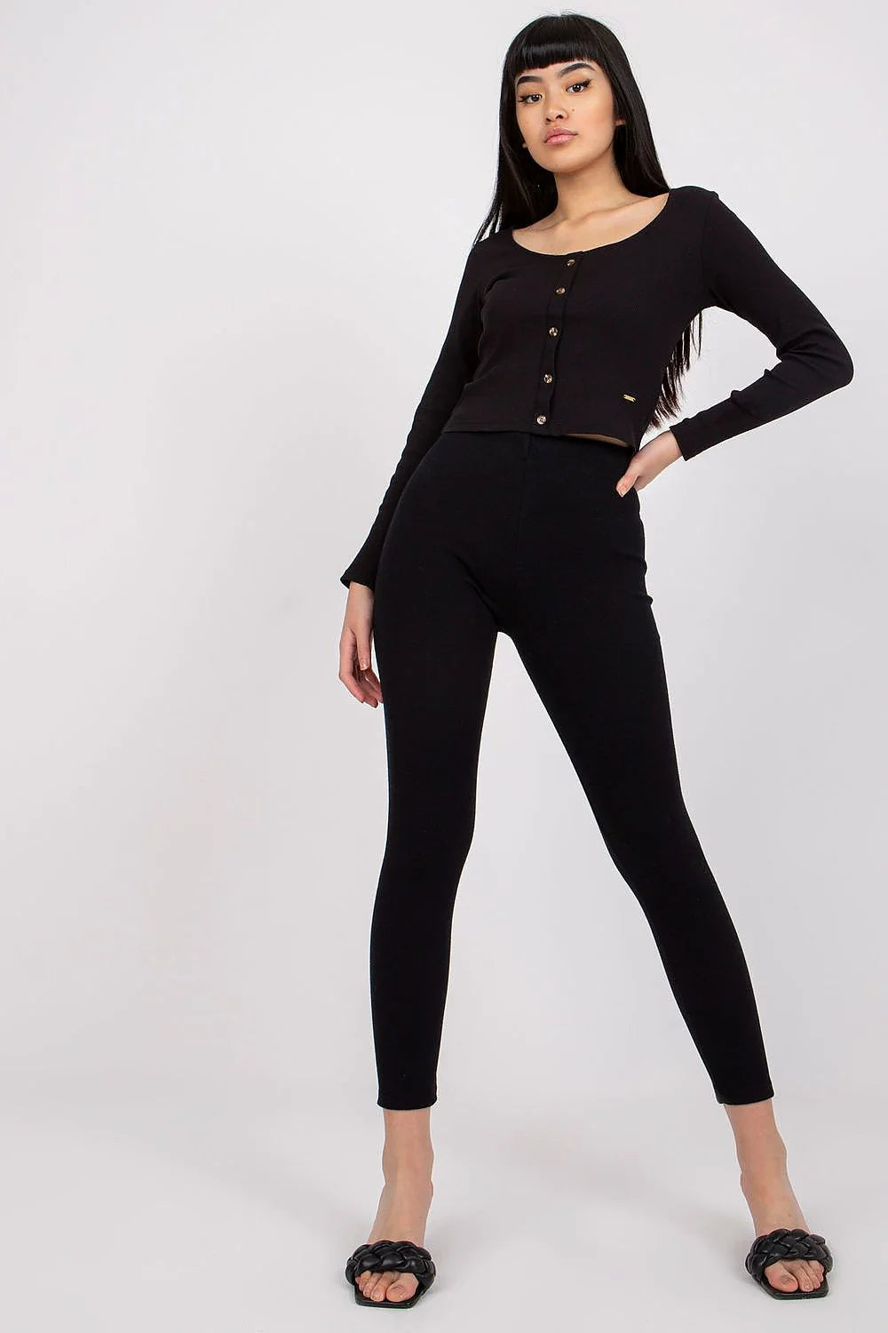 ensemble cardigan leggings noir maille côtelée extensible coton élasthanne ajusté court taille haute slim confort minimaliste sophistiqué polyvalent boutons dorés