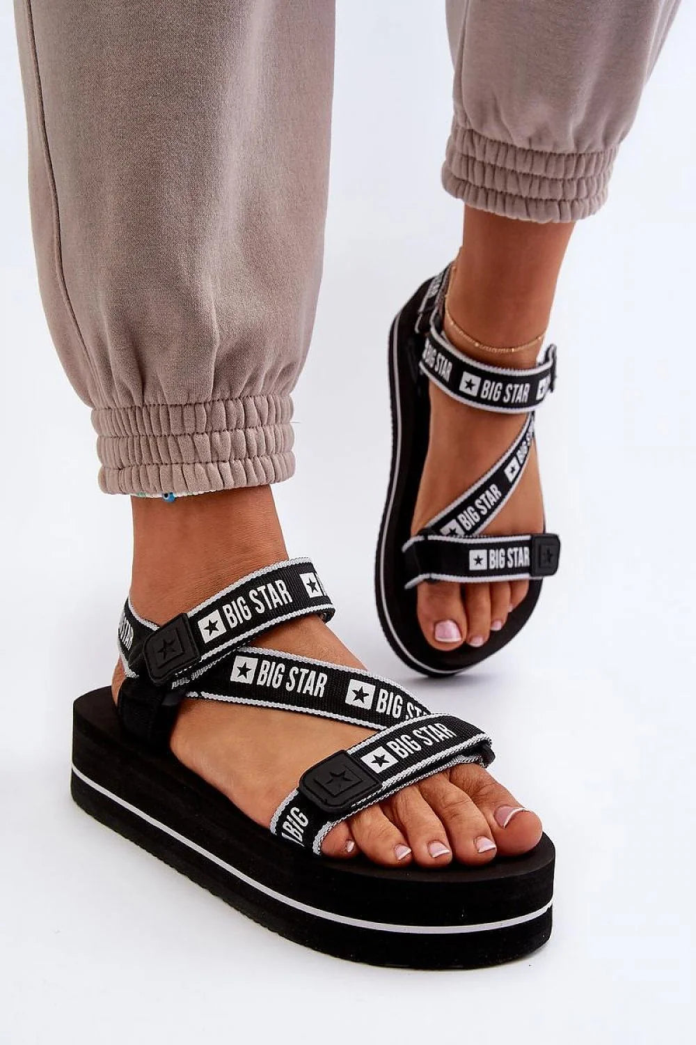 Sandales Big Star pour femmes confort été style moderne plateforme 4 cm sangles ajustables motif étoile blanche