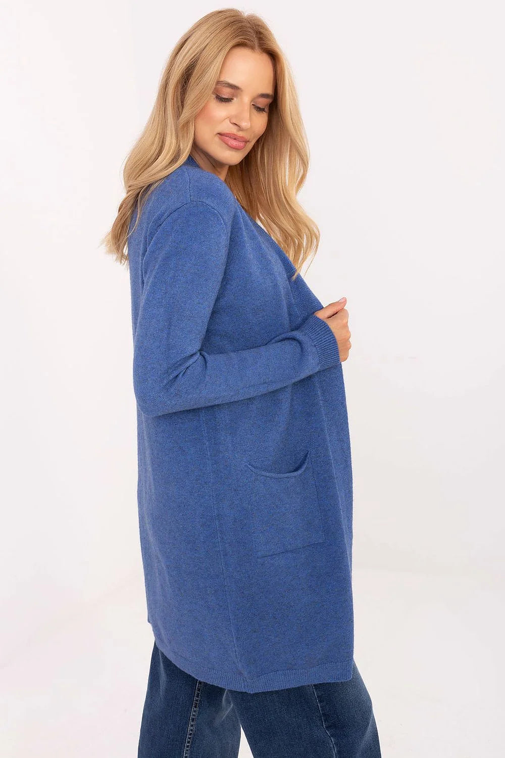 cardigan femme gilet long maille douce bleu roi coupe droite ouverte manches longues poches plaquées finitions côtelées polyvalent