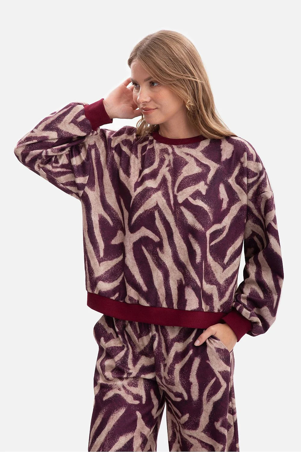sweatshirt femme oversize boxy maille douce grattée imprimé zèbre bordeaux beige col rond manches bouffantes poignets côtelés taille hanches
