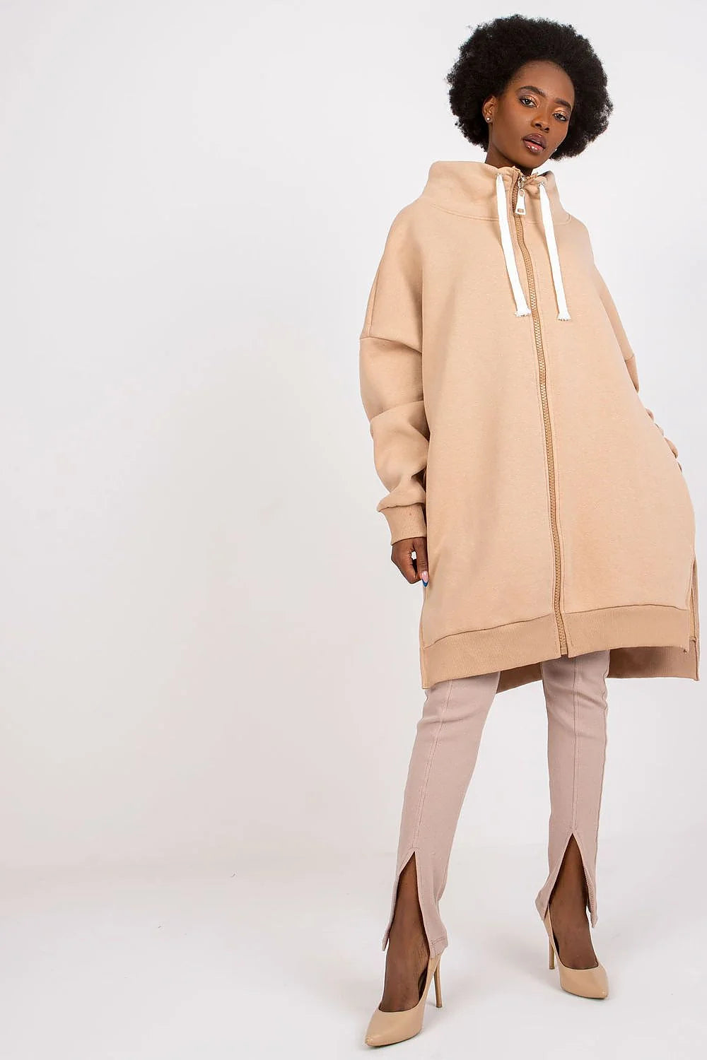 Sweat à capuche coton beige clair oversize urbain confort chic fermeture éclair poches latérales
