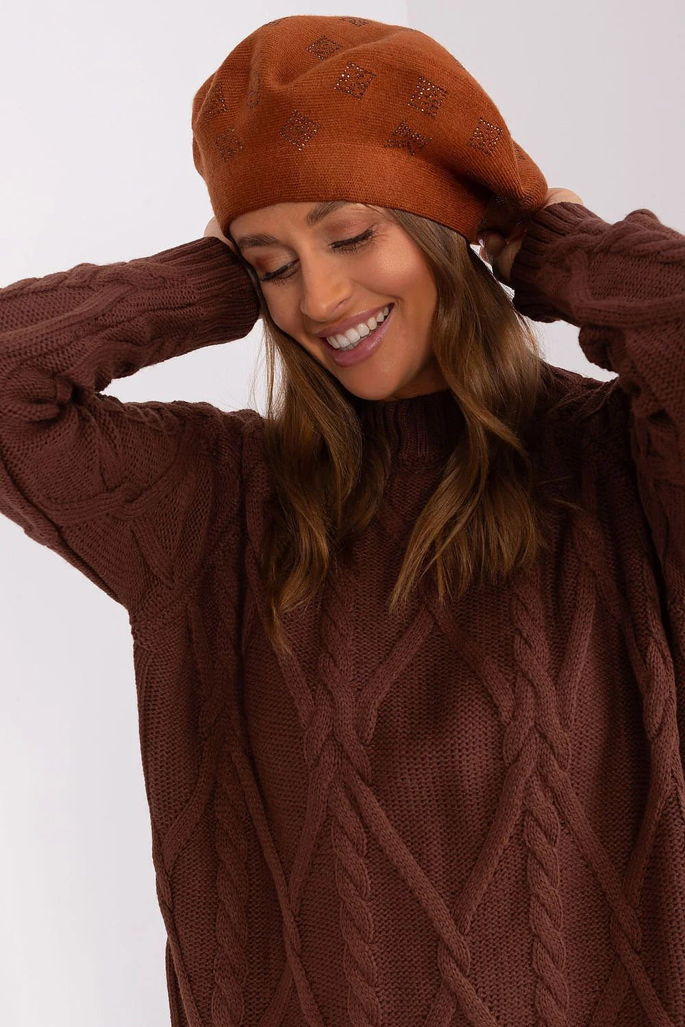 béret pull maille strass losange rouille terracotta torsadé côtelé cachemire coton acrylique chocolat chaud ajusté parisien intemporel chic