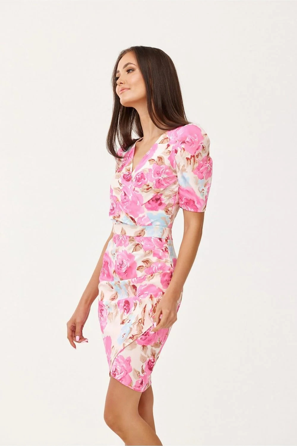 robe cocktail mini col V manches bouffantes satinée imprimé floral roses pastel ceinture cintrée portefeuille asymétrique ourlet court