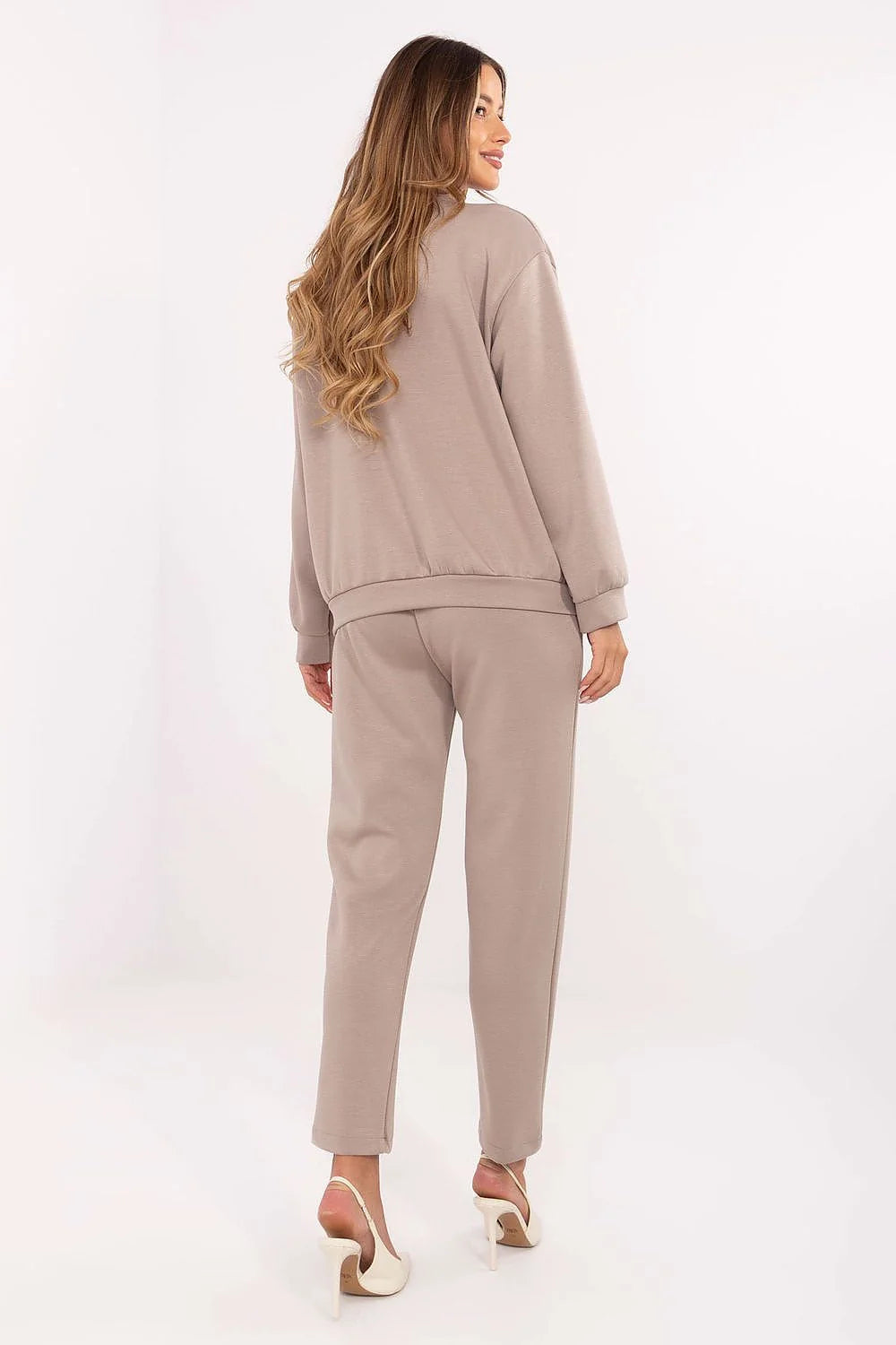 ensemble femme décontracté chic taupe douxbeurre ponteextensible stretch viscoseélasthanne veste bomber zippée colmontant pochesrabat brochesdiscrètes pantalon taillehaute fuselé ceintureboucle dorée