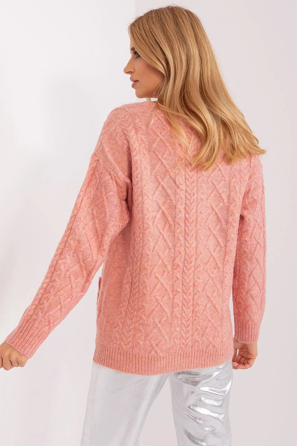 cardigan féminin torsadé maille côtelée oversize rose saumon encolure V profonde boutons assortis poches plaquées base allongée manches longues