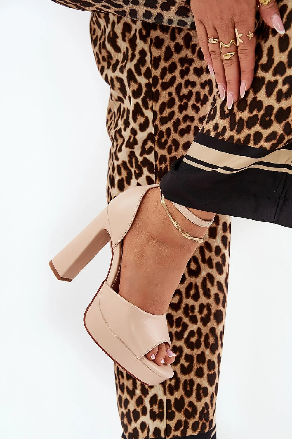 Sandales féminines à talons hauts plateforme cuir artificiel beige nude occasions spéciales confortables soirée