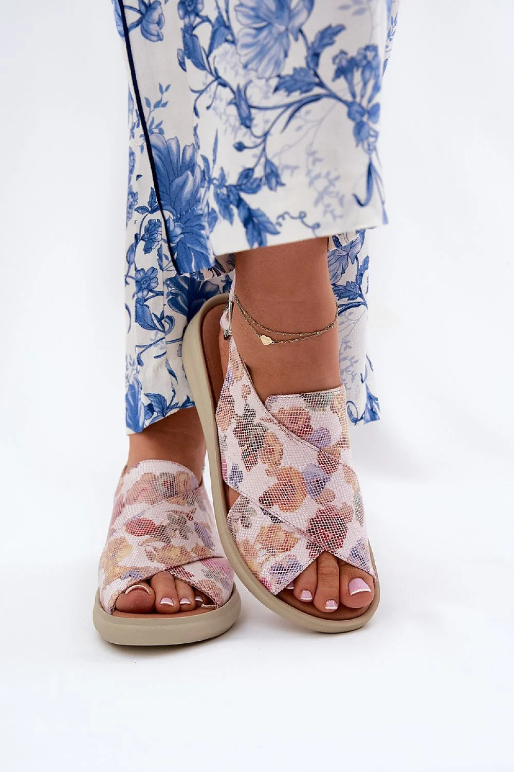 Jezzi sandales femme similicuir lanières croisées floral pastel effet serpent semelle plateforme beige compensée confortable bride réglable estivale chic
