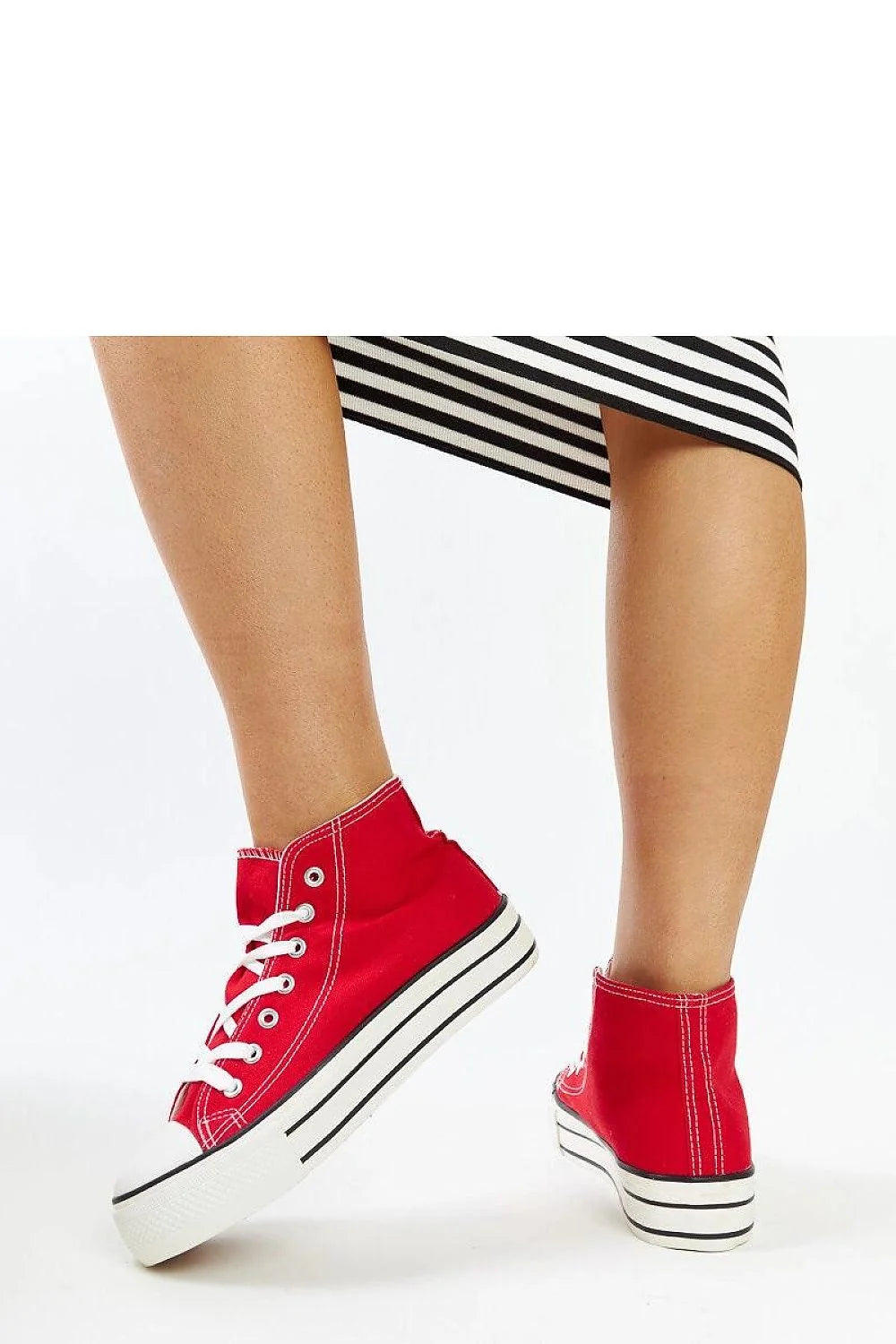Baskets montantes pour femmes en toile rouge haute semelle blanche style moderne confortable et élégant chaussures sneakers femme occasionnels urbaines
