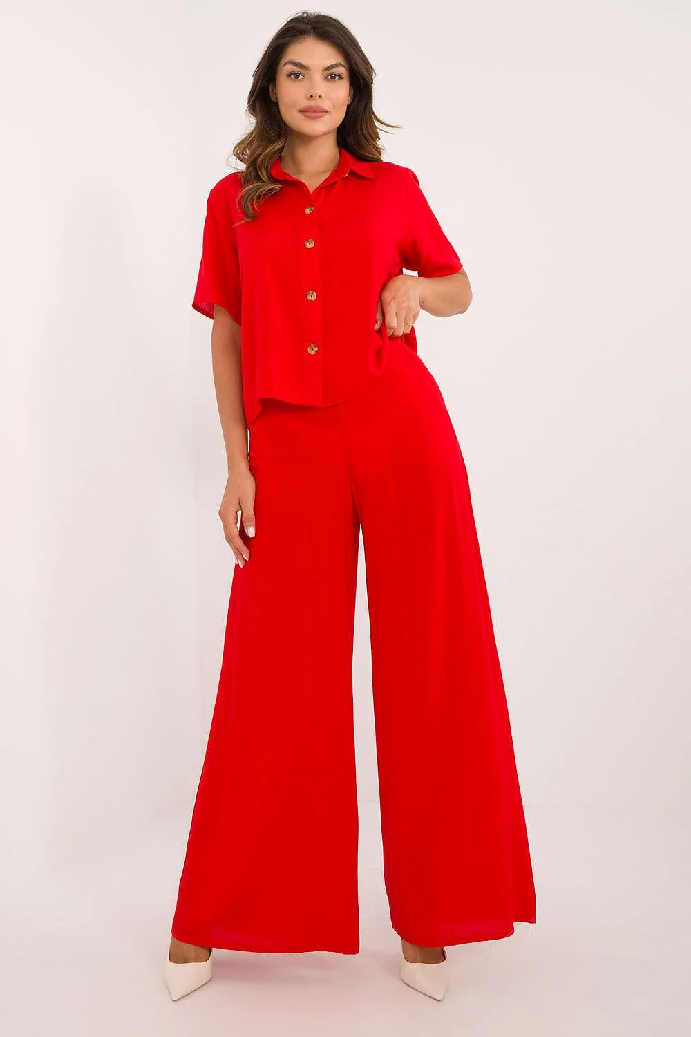 Ensemble Lakerta pour femmes, style élégant et moderne, chemise et pantalon en viscose, couleur rouge vif, coupe ample et intemporelle, occasion quotidienne et professionnelle