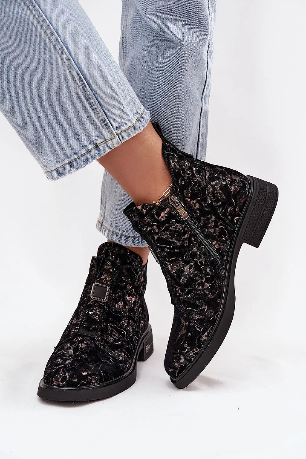 bottines femme daim suédé noir velours froissé métallisé rose bronze cheville bout pointu glissière latérale boucle carrée talon bas semelle