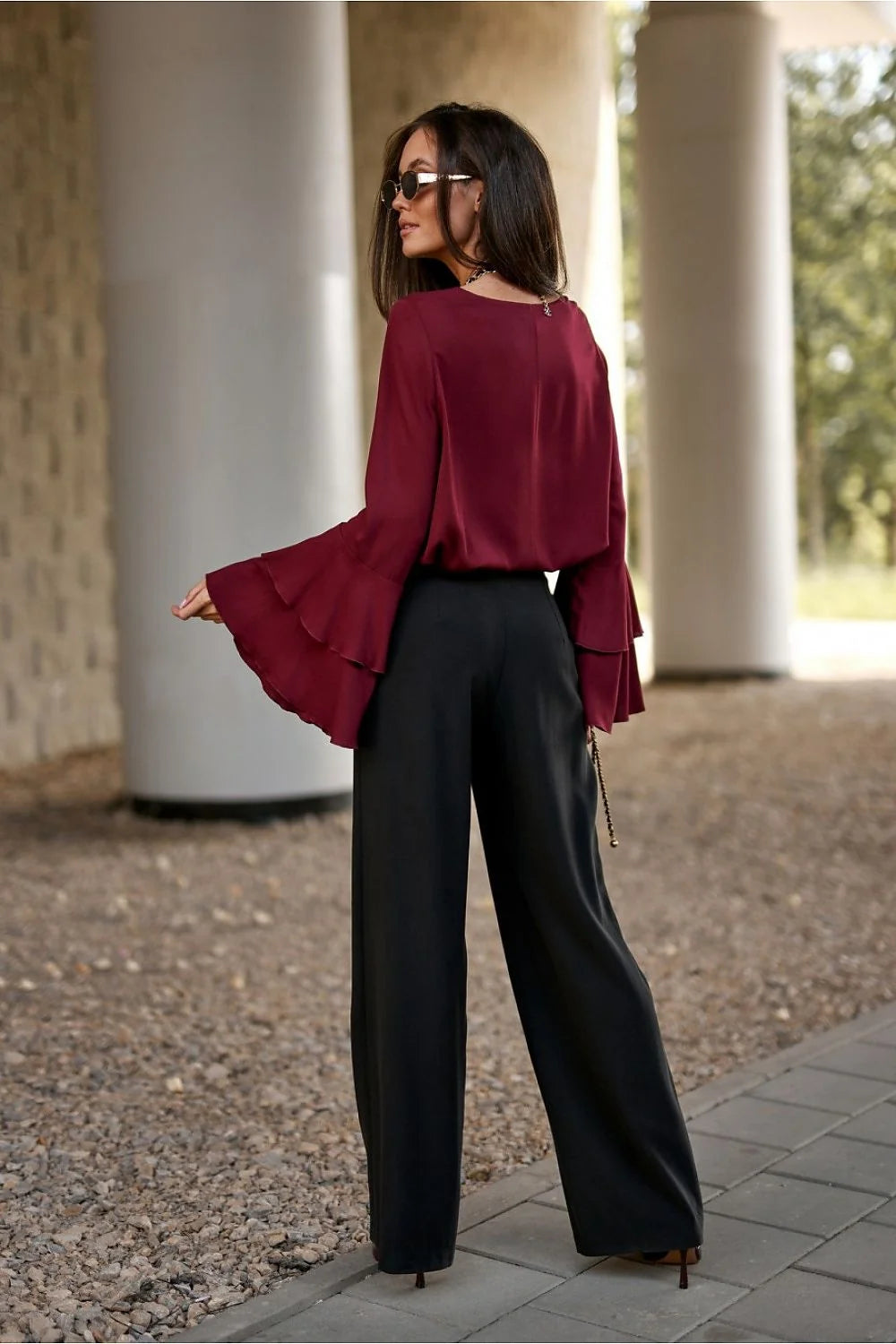 blouse femme chic bordeaux profond manches longues évasées volants superposés col rond coupe ample fluide viscose légère polonaise finition nette