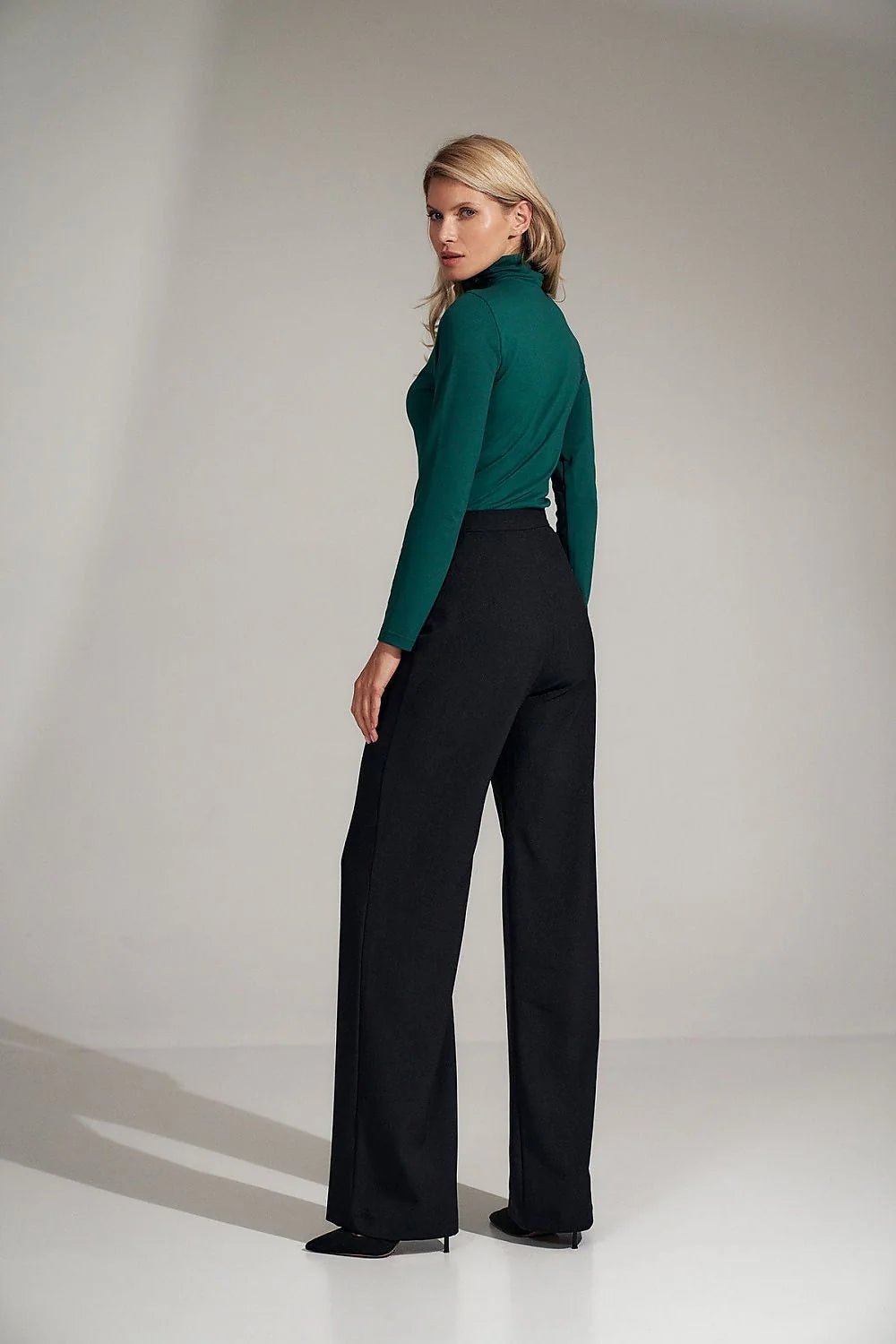 Pantalon femme taille haute polyester noir élégant coupe évasée automne hiver silhouette élancée confort