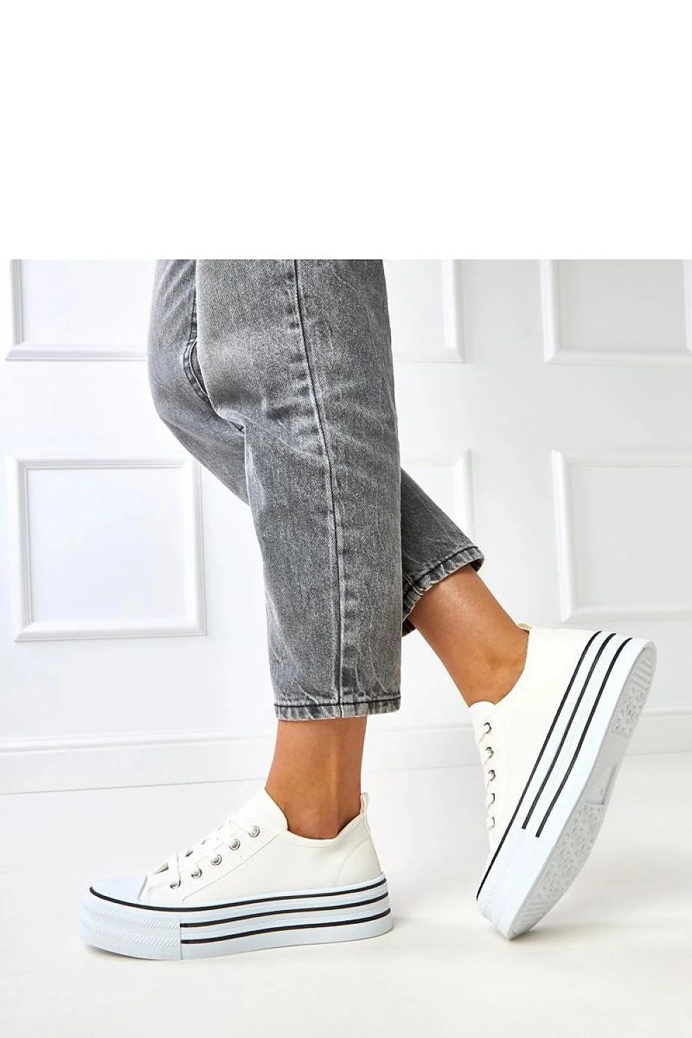 baskets plateforme lacées femme toile blanche basses renforcé caoutchouc œillets métalliques semelle épaisse antidérapante bandes noires rétro casual urbaine confort