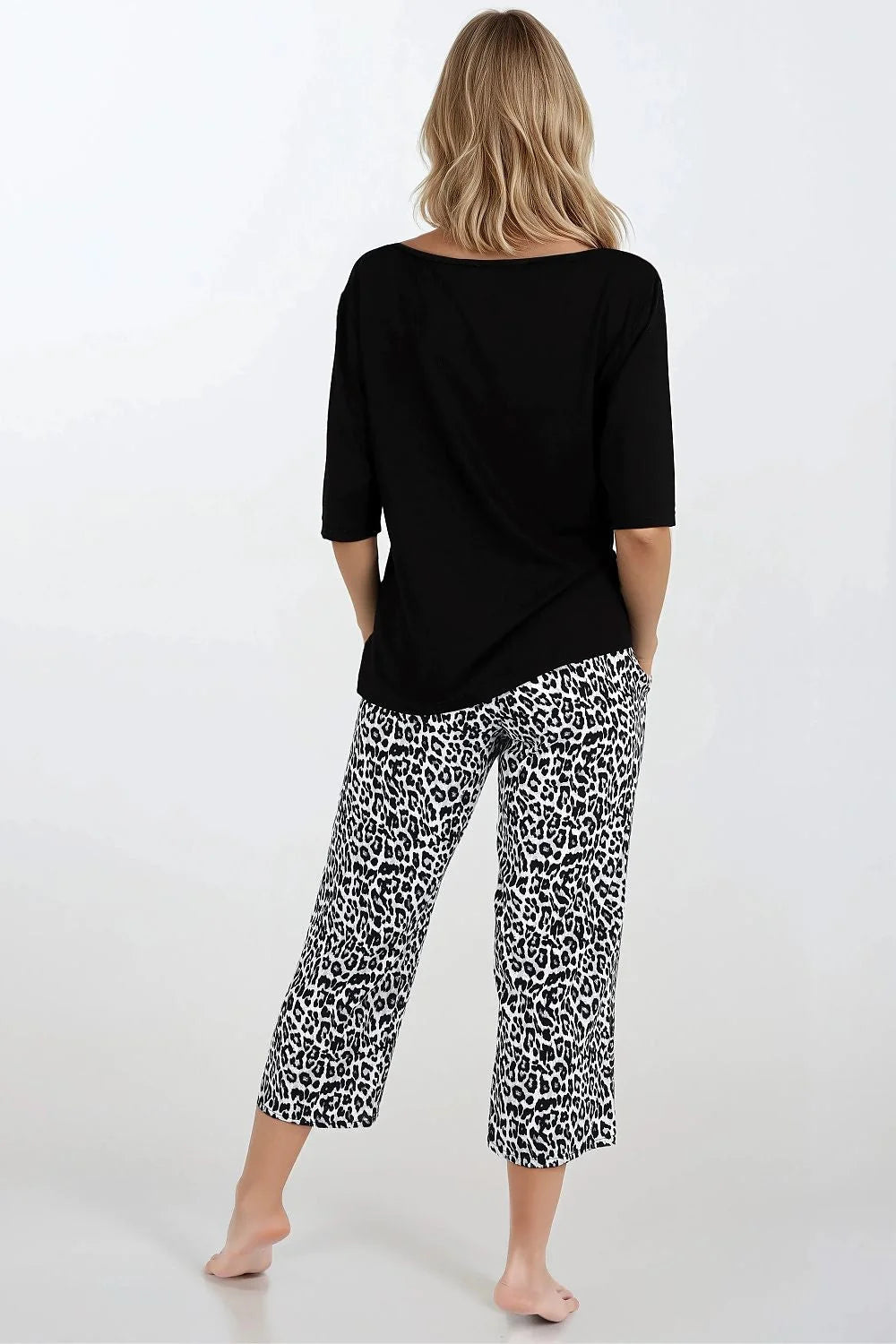 ensemble pyjama femme haut noir ample manches troisquarts jersey doux pantalon cheville elastique coupe droite imprime leopard noirblanc poches laterales