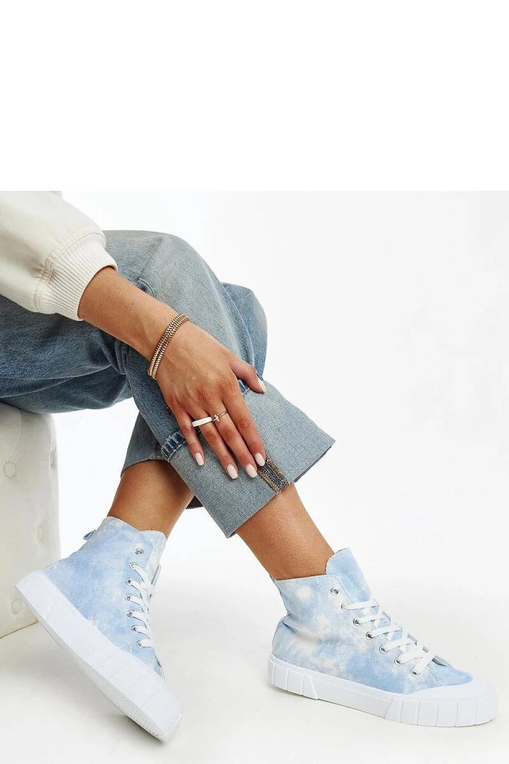 Baskets montantes pour femmes en toile bleu clair, style casual urbain, semelle en caoutchouc, laces blanches, look dégradé, confortable, polyvalente, sneakers modernes, high-top, mode tendance