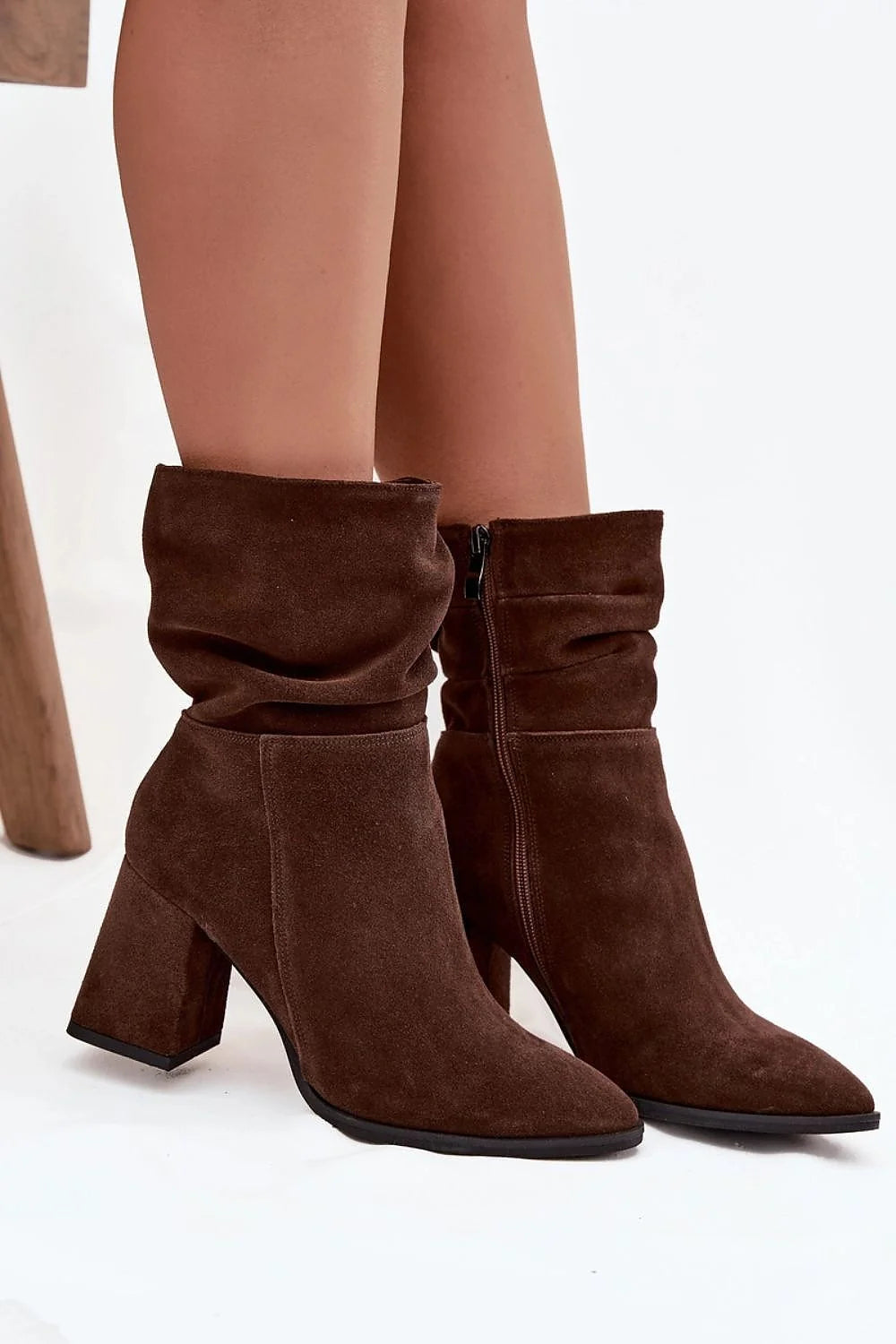 bottines femme daim suédé marron boutamande talon bloc confortable doublure feutre fermeture éclair latérale froncée intemporelles élégantes automne hiver