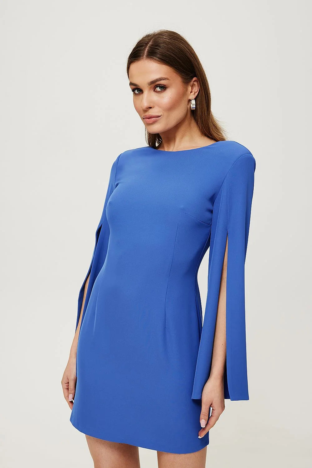 Robe de cocktail élégante longue manches longues encolure bateau bleu roi mini longueur femmes