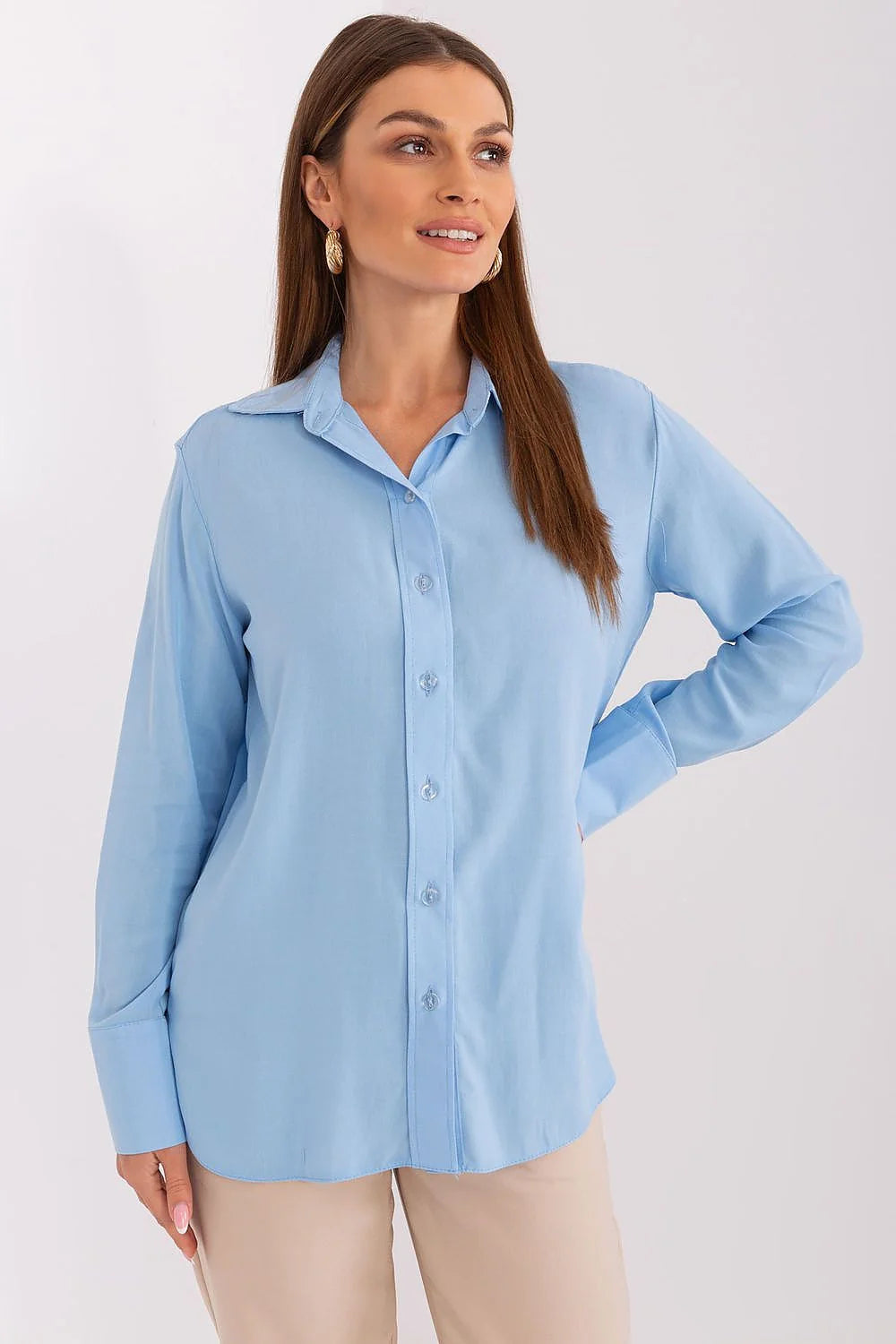 Chemise femme longues manches style classique bleu pâle viscose coupe droite col boutonné poignets boutonnés taille ajustable