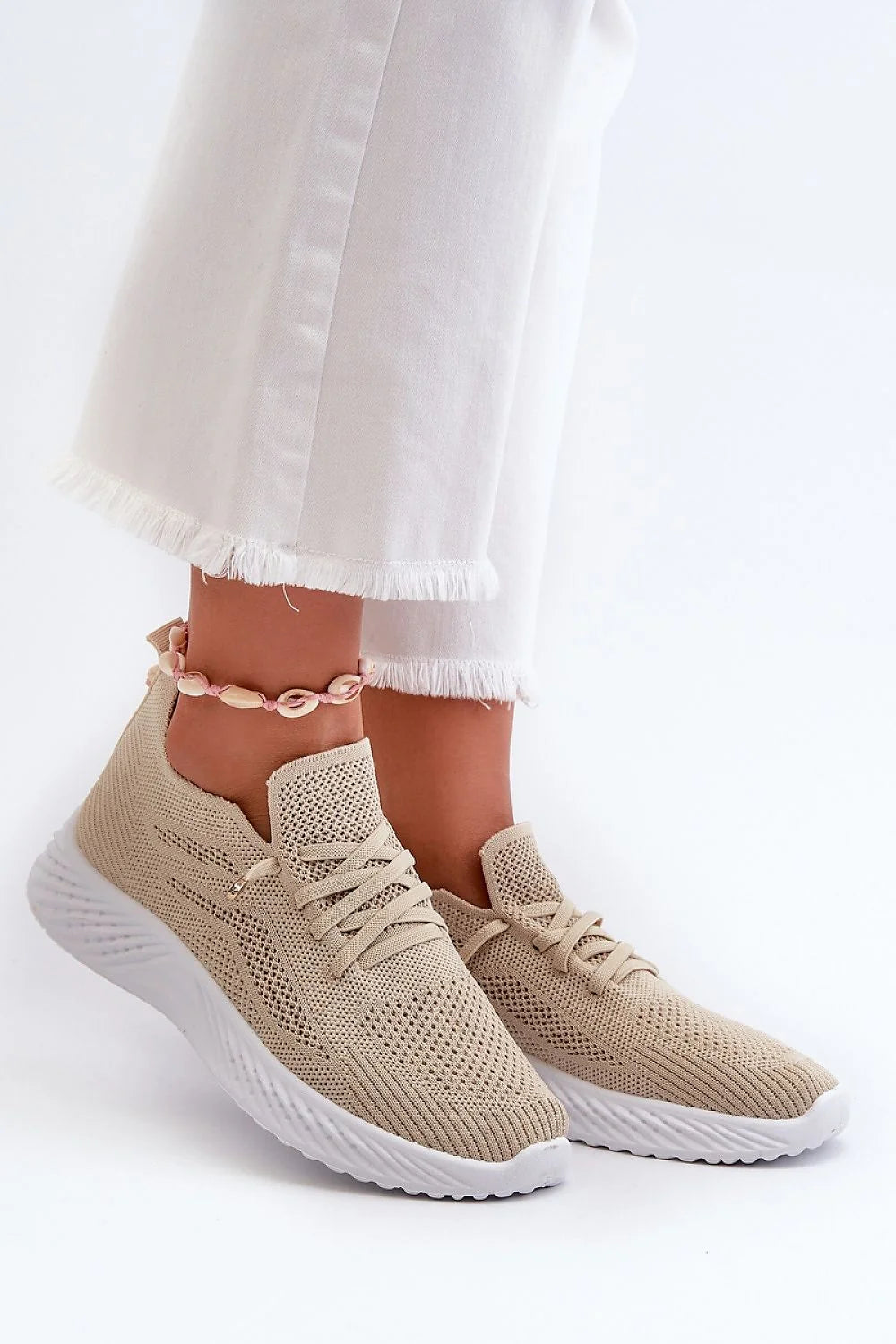 Chaussures de sport Step in style baskets femmes design moderne épuré beige semelle blanche maille respirante low cut perforations bracelet coquillages polyvalentes casual sport