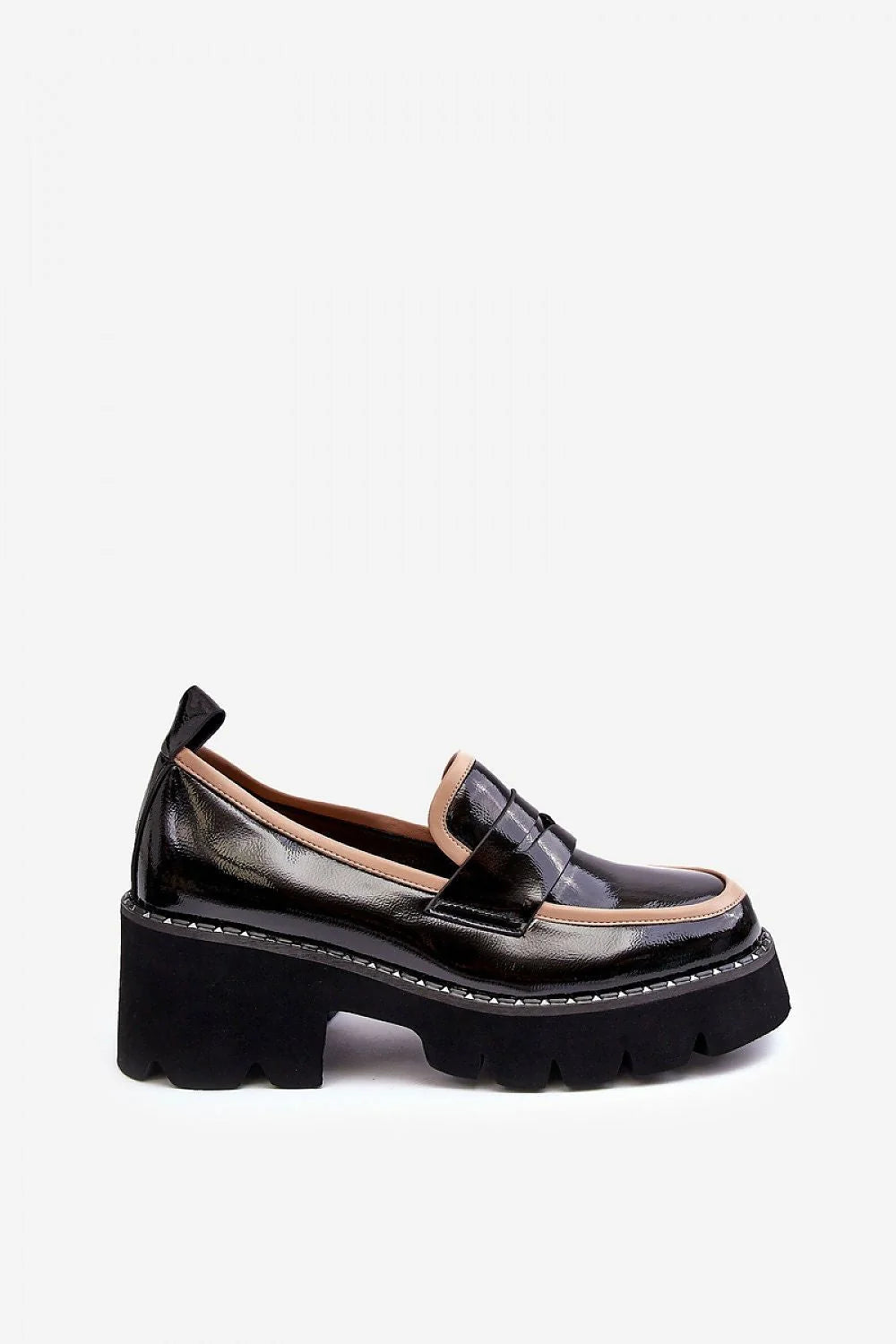 mocassins femme cuir artificiel verni noir liseré beige plateforme épaisse semelle crantée gomme cloutée penny empiècement slingback bout arrondi confort