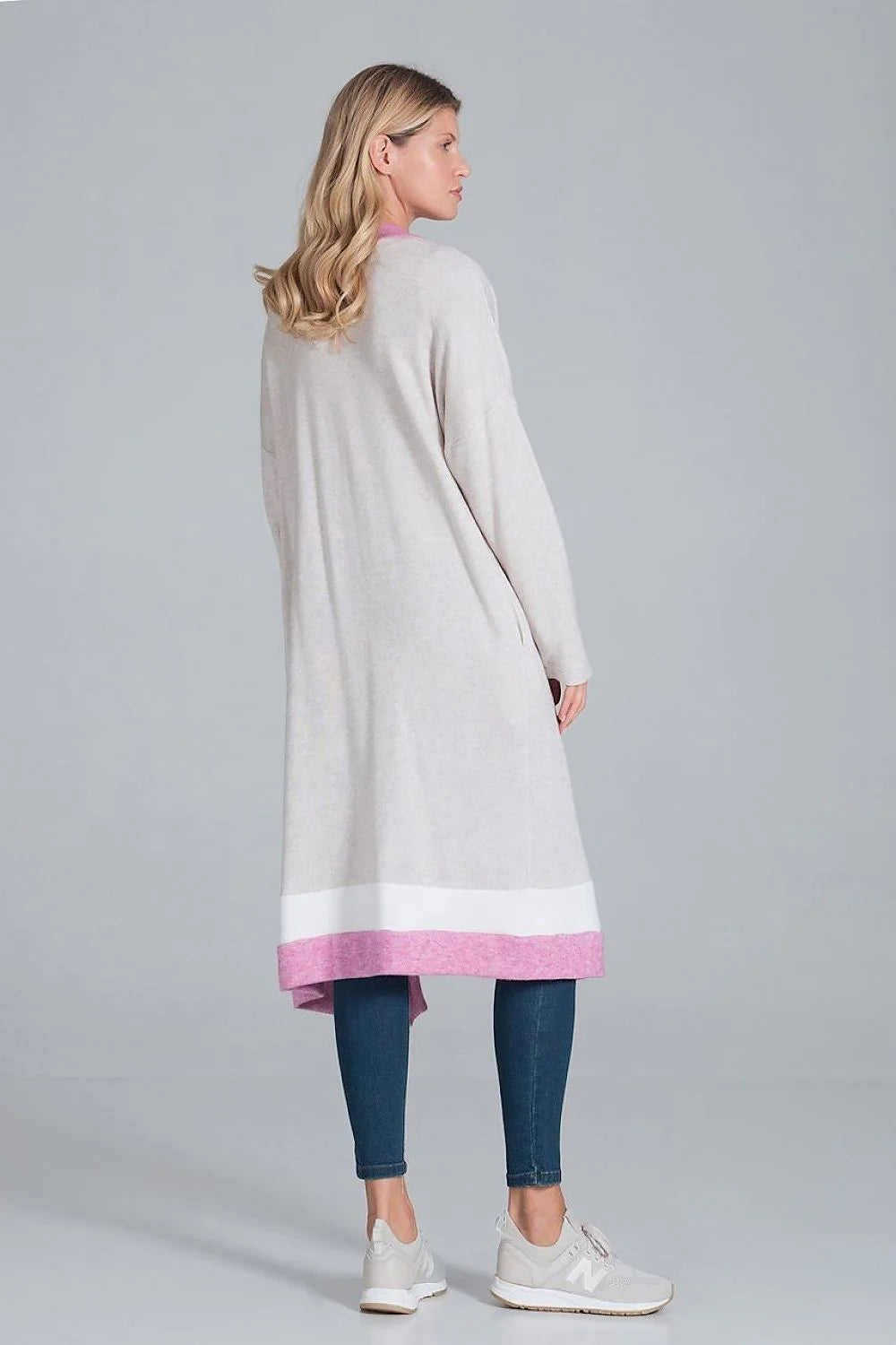 Cardigan long oversize femme maille douce beige bordures rose blanc décontracté cocooning moderne chic casual