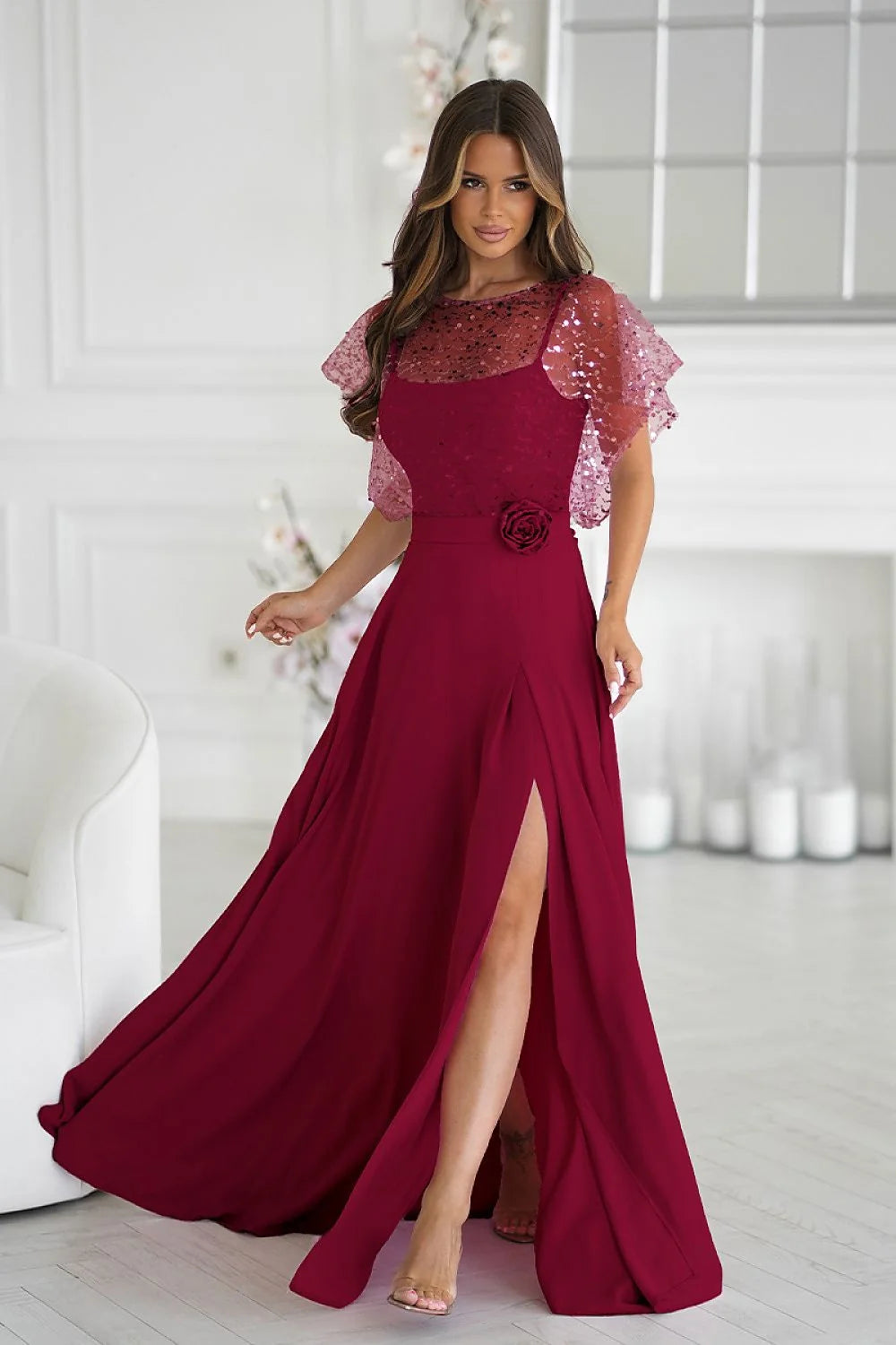 robe longue bordeaux soirée fines bretelles corsage tulle pailleté transparent manches courtes volantées taille marquée ceinture rose bolero sequins