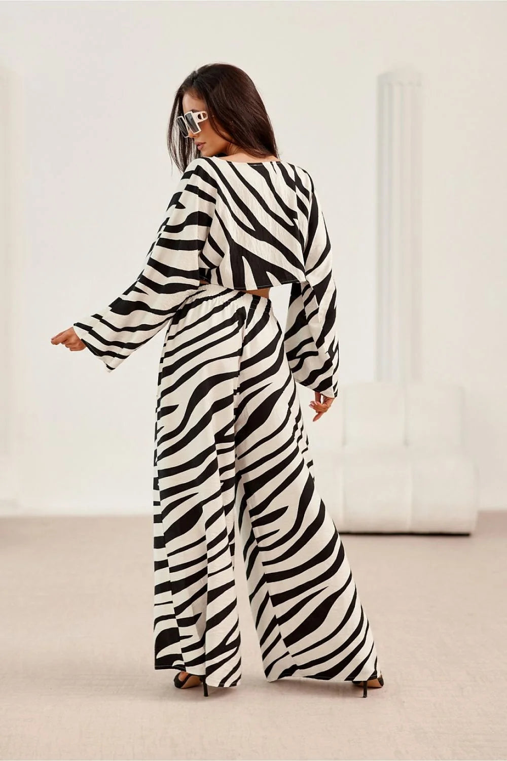 Ensemble femme motif zèbre tunique crop pantalon large matière fluide taille élastiquée mode moderne été 2023