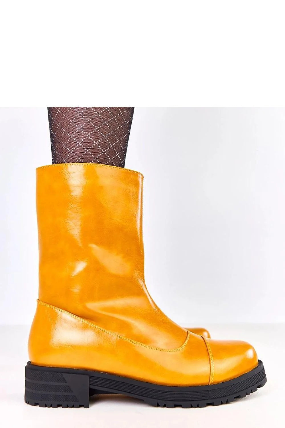 bottines jaune moutarde verni simili cuir bout rond doublure chaude fermeture éclair latérale semelle plateforme crantée talon bloc