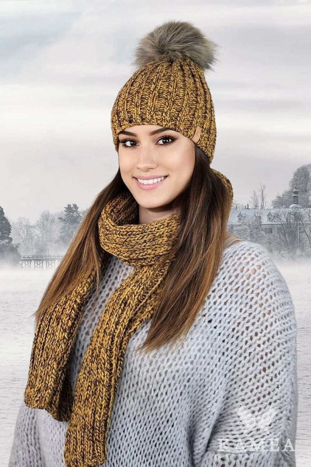 Ensemble d'hiver pour femmes bonnet écharpe moutarde maille côtelée pompon fourrure écologique