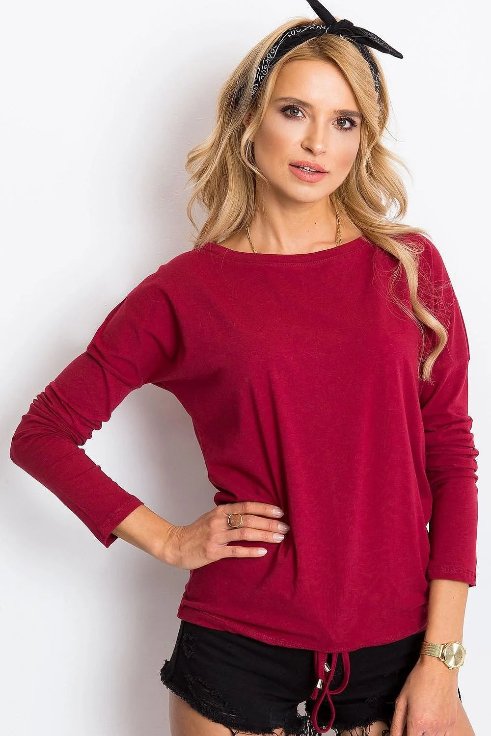 Sweat féminin en coton bleu marine manches longues coupe décontractée confortable style casual tendance