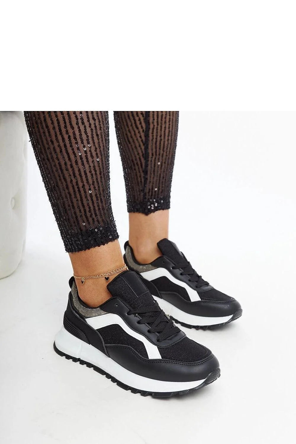 baskets femme sportchic noir blanc gris compensées lacets cuir synthétique textile semelle épaisse caoutchouc crantée amorti adhérence confortable