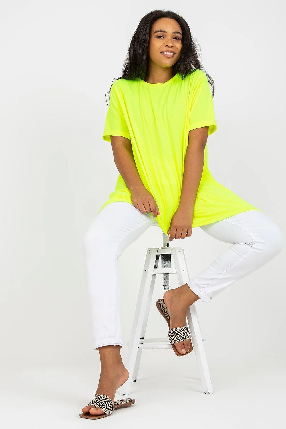 Tunique viscose élasthanne jaune encolure bateau manches courtes bas asymétrique coupe universelle style casual été colorblock femme