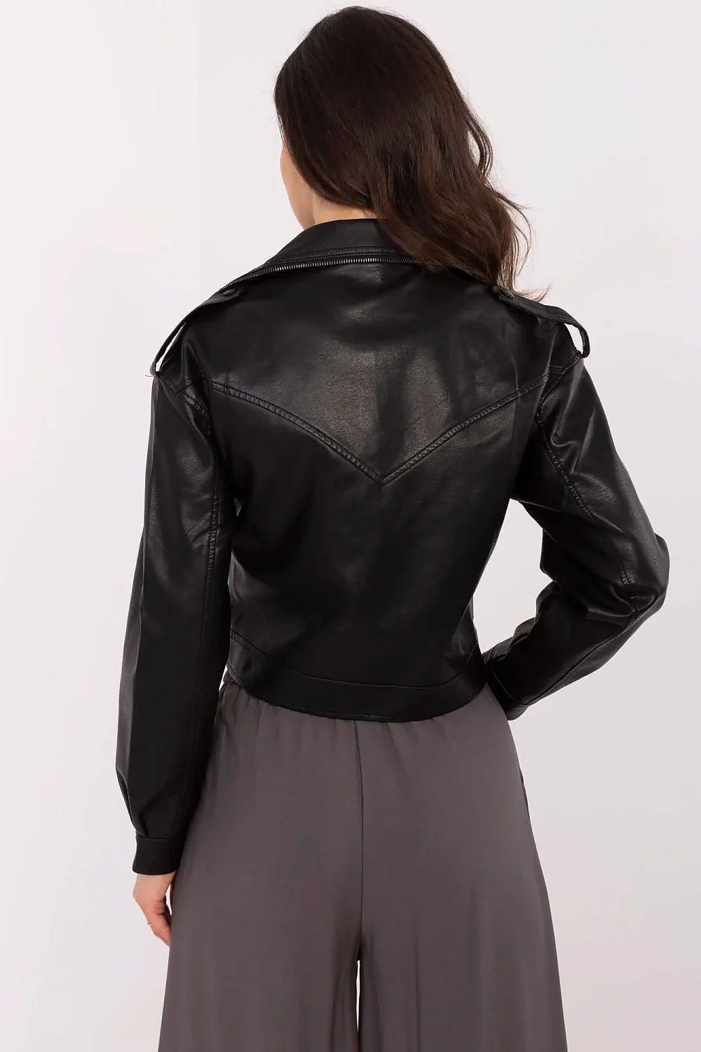 Veste moto femme cuir synthétique noir court épaules Structure ajustée fermeture éclair asymétrique style biker urban sophistication