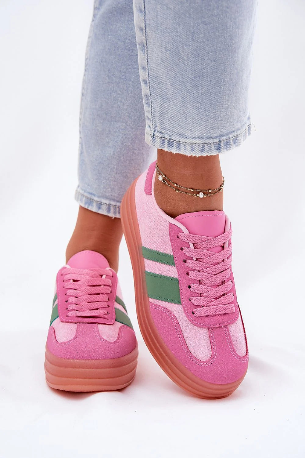 Chaussures de sport modernes pour femmes design coloré confort tout au long de la journée cuir écologique semelle amortie