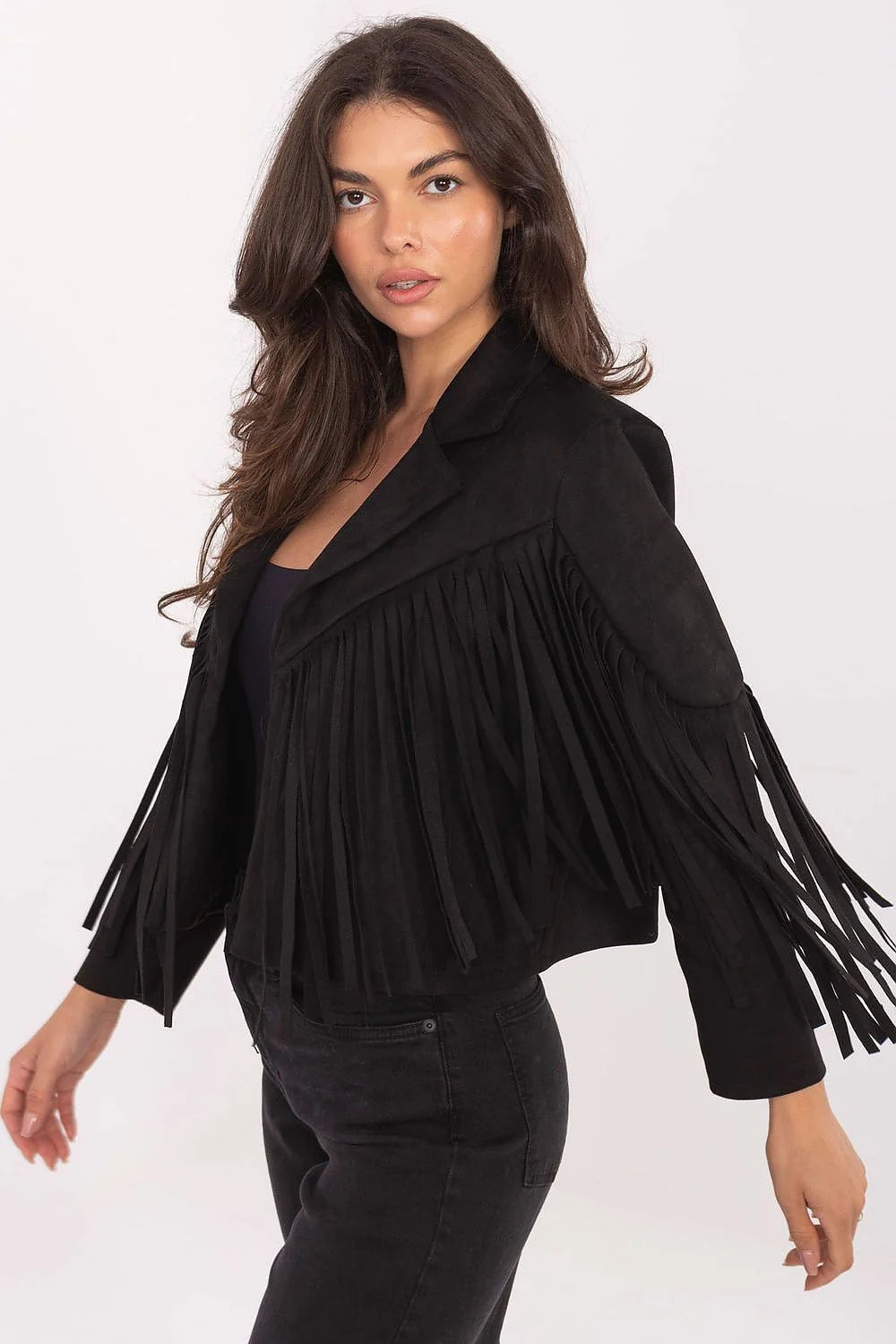veste femme blazer court cropped suédine noire col tailleur coupe courte taillehanche franges longues volantées manches ouvertes bohème chic légère