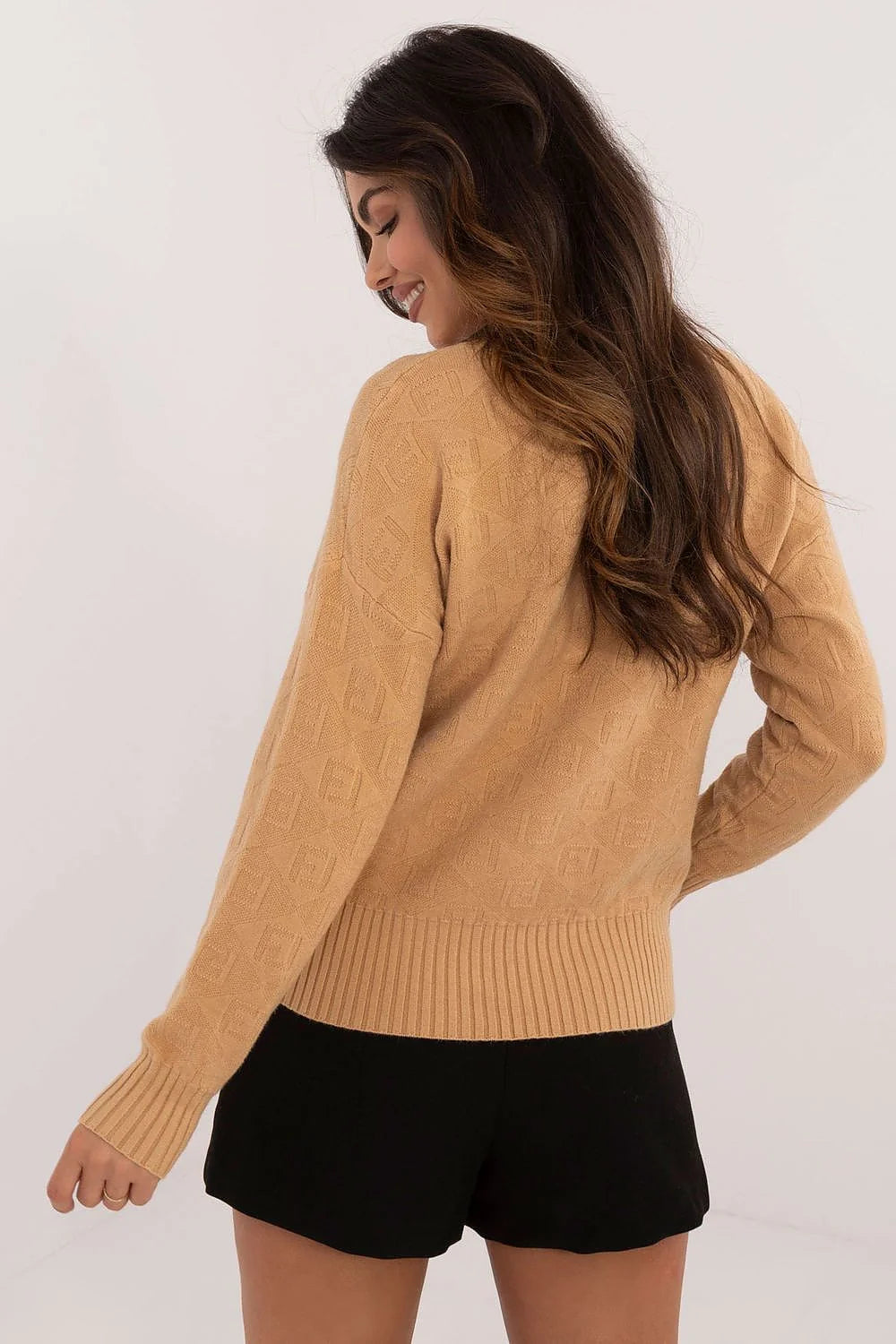 Pull camel texture géométrique et jupe noire moulante ensemble vêtements femme mode casual chic