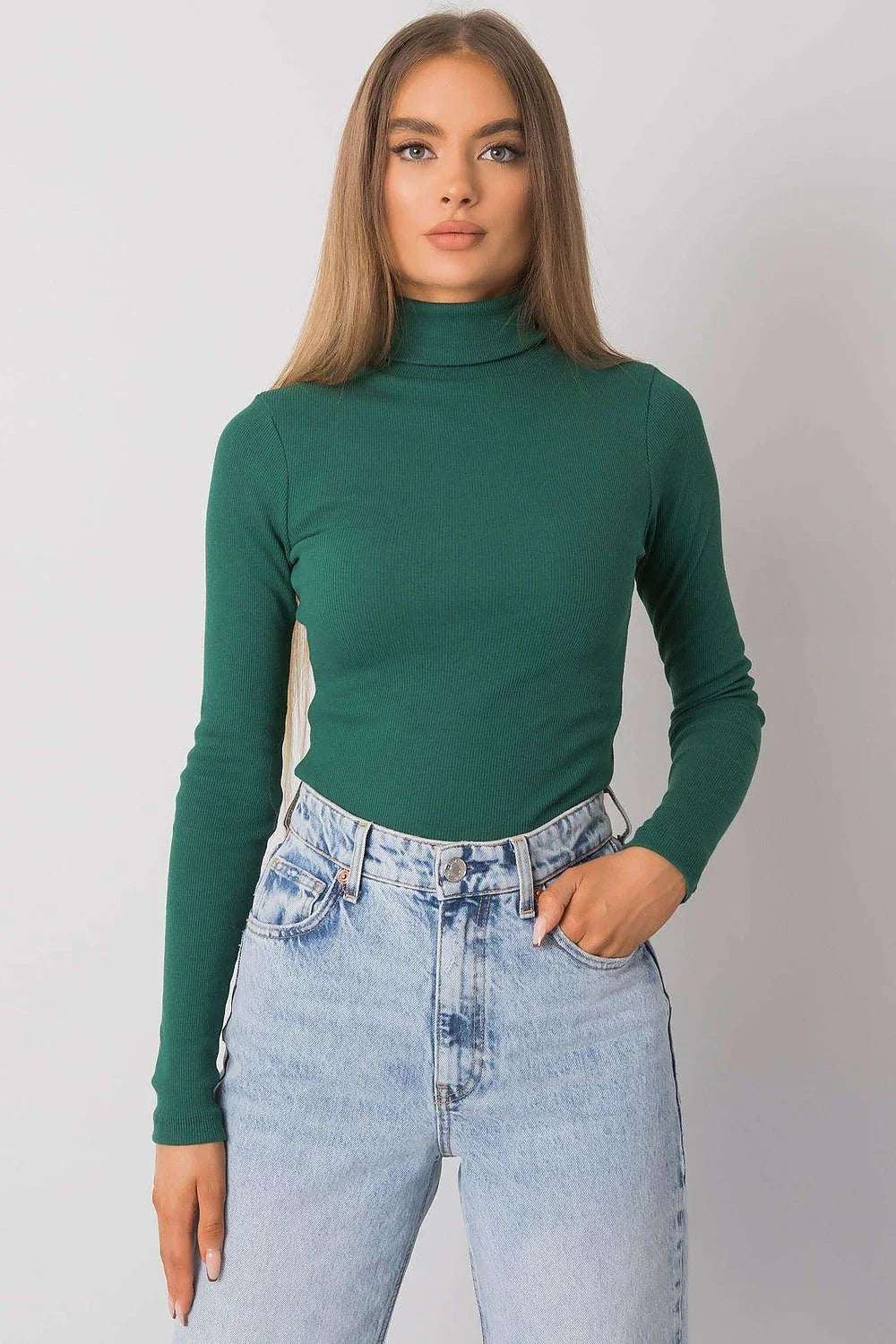 Haut à col roulé élégant pour femme en maille fine, couleur rouge audacieuse, coupe ajustée, manches longues, fabrication de qualité, idéal pour tenues sophistiquées