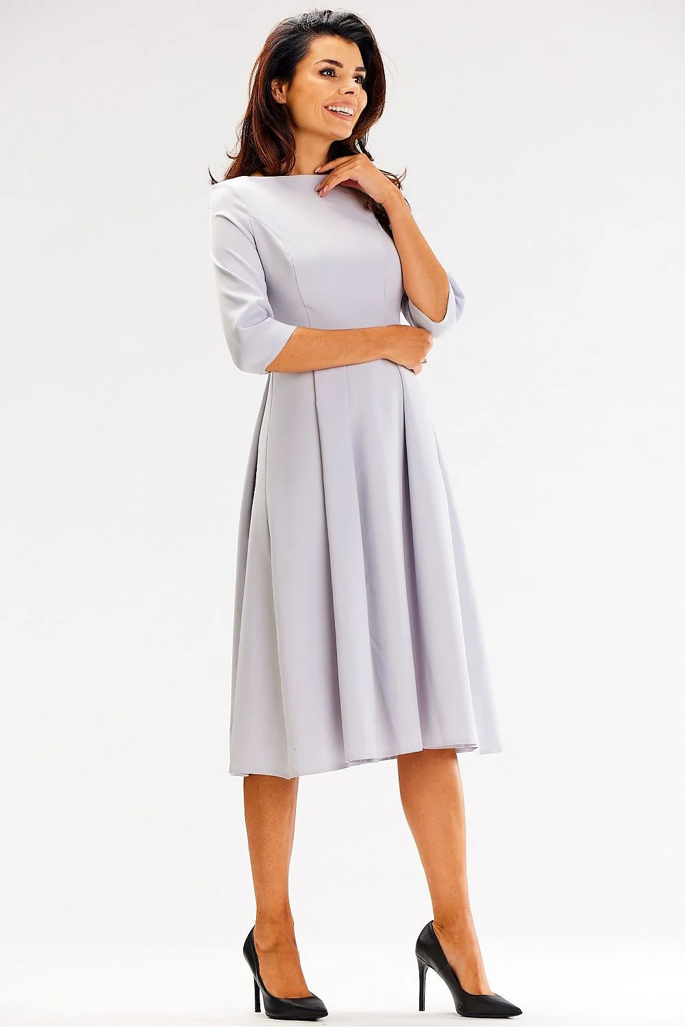 Robe de jour élégante coupe évasée manches 3/4 col bateau matière douce occasions multiples femme mode intemporel
