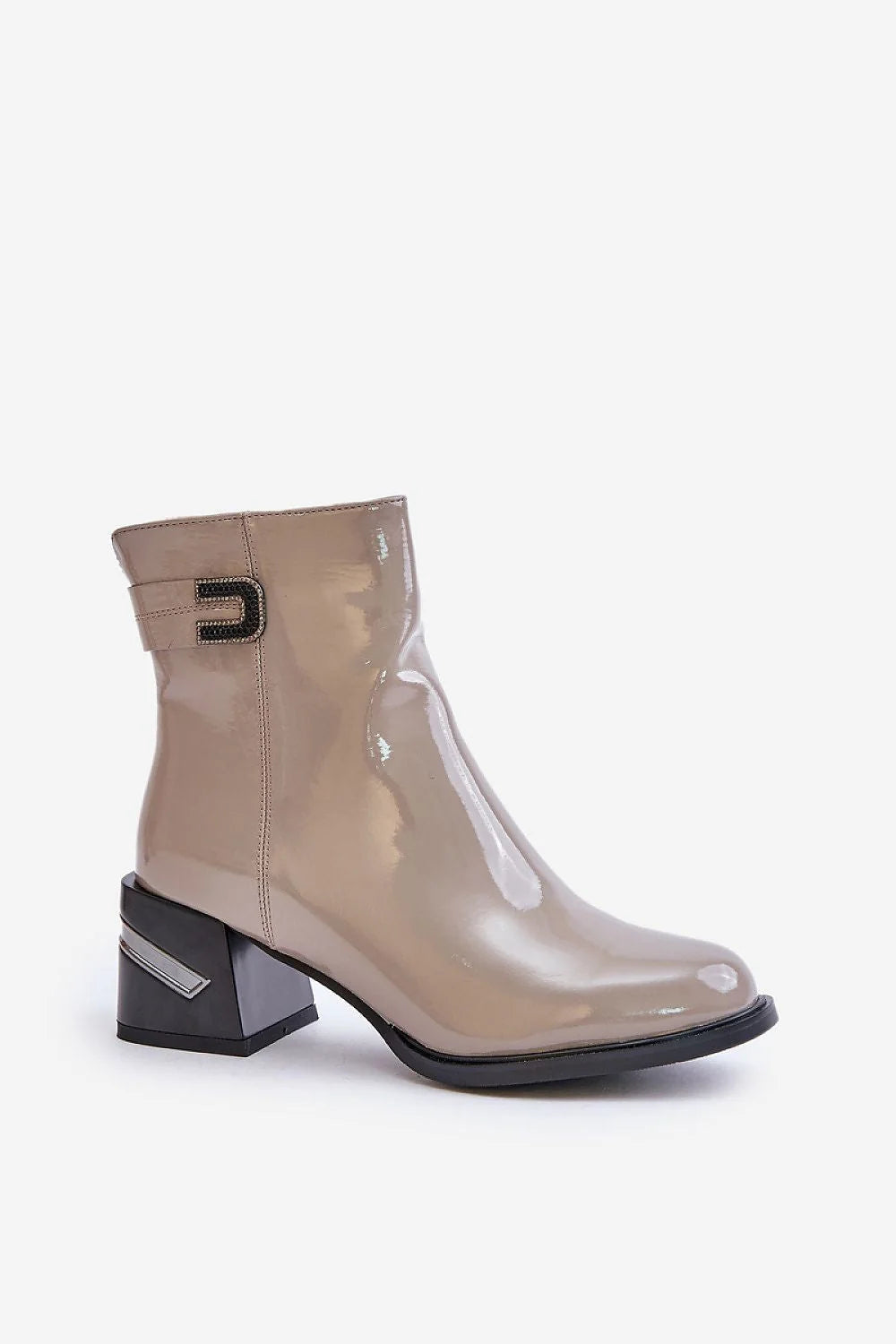 Bottes élégantes à talon carré en cuir synthétique verni taupe pour femmes, design moderne, coupe ajustée, fermeture éclair, détails soignés, occasion quotidienne ou soirée