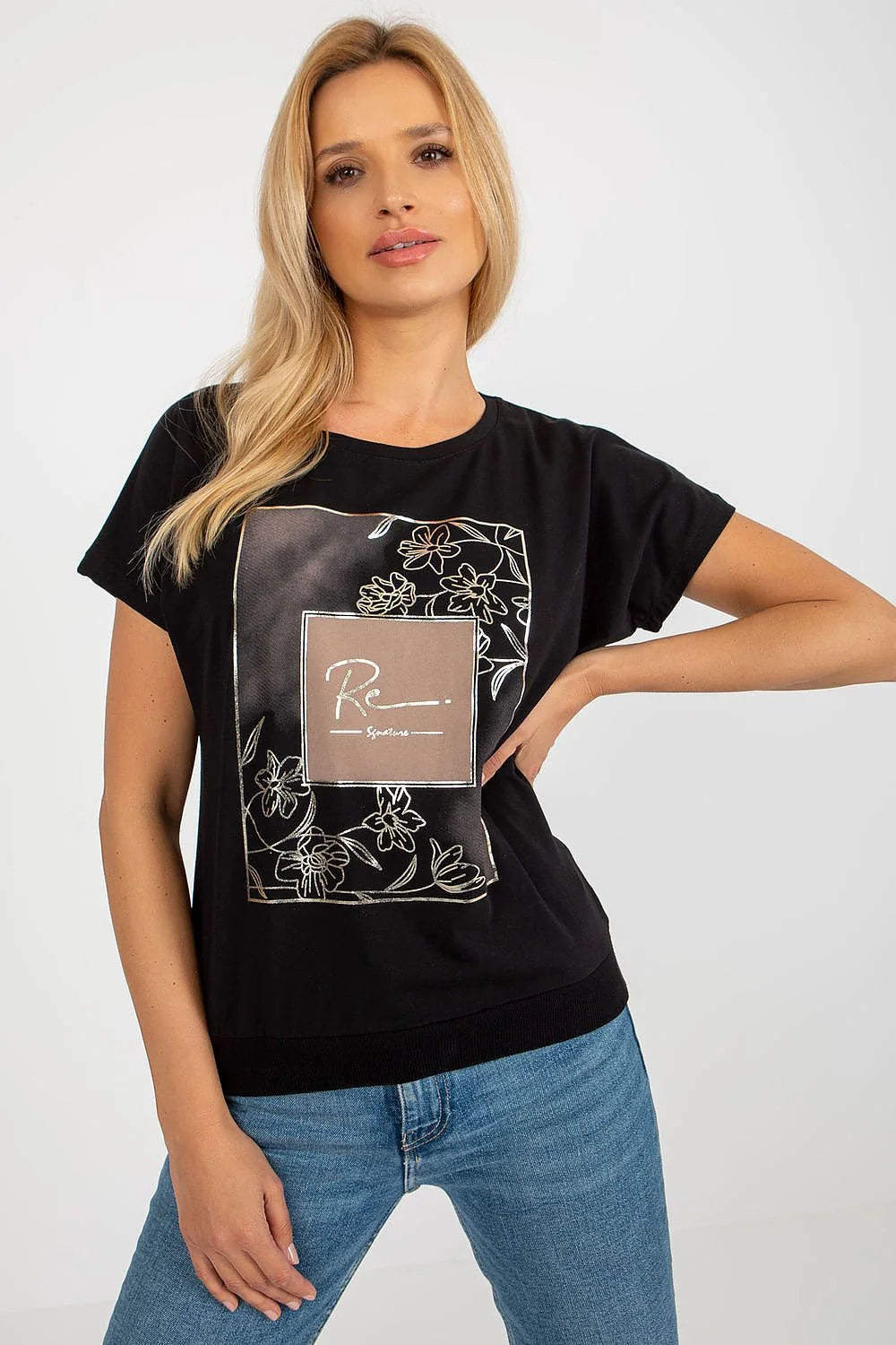 T-shirt féminin design moderne sophistiqué motif floral carré central manches courtes encolure ronde coton élasthanne